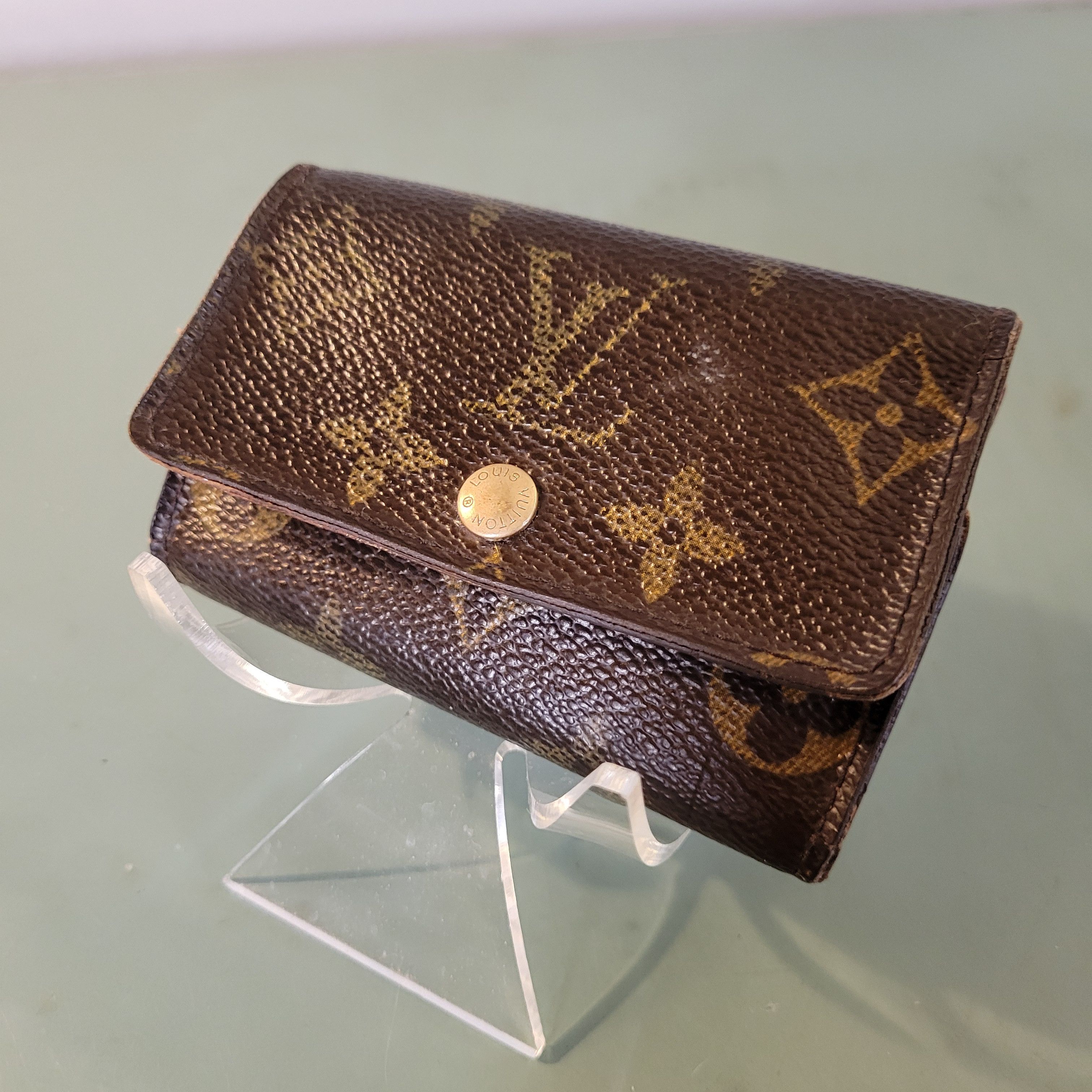 Louis Vuitton Louis Vuitton LV Monogram 6 Key Key Case Key Holder Size ONE SIZE - 2 Thumbnail