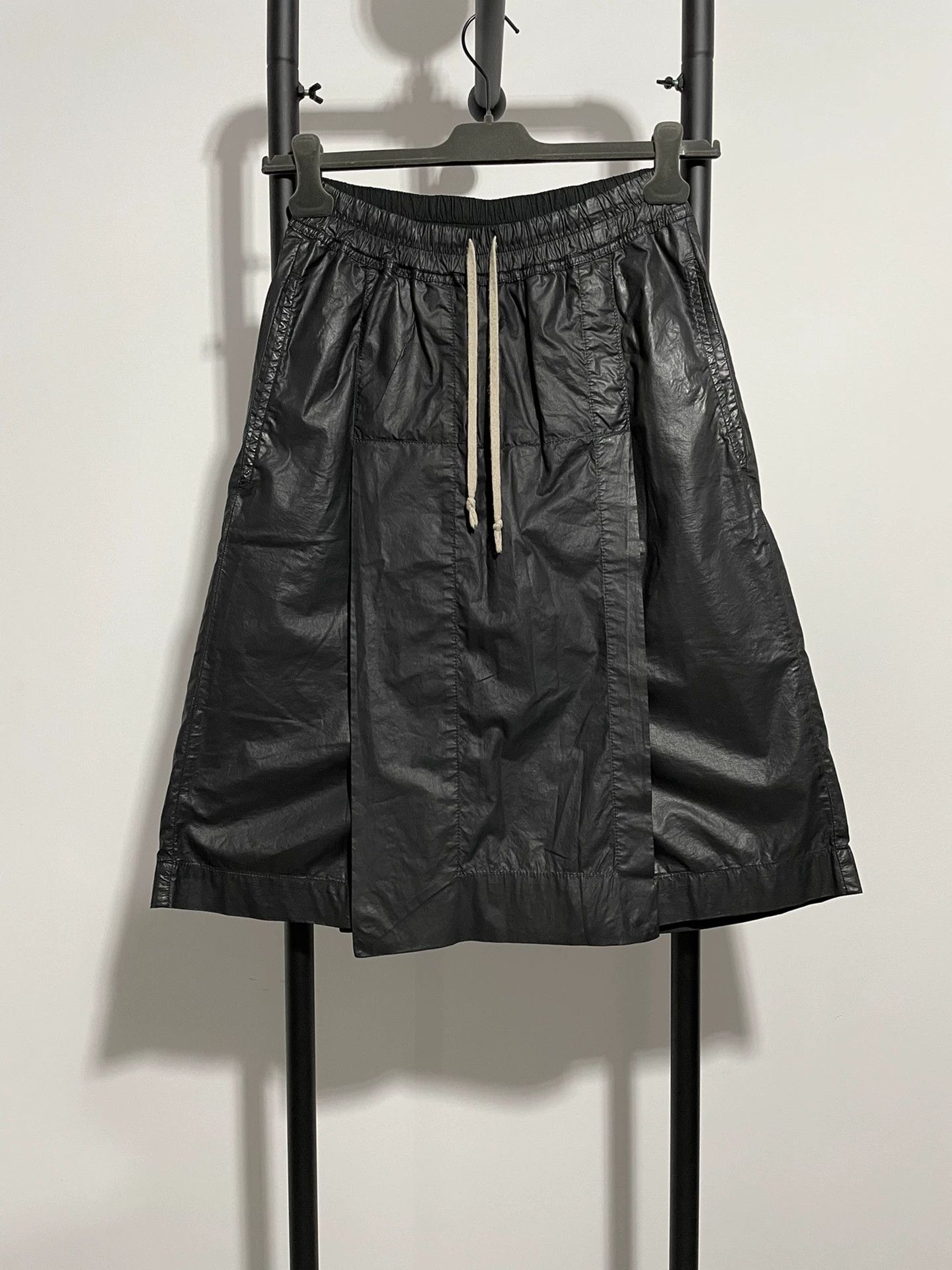 Rick Owens rick owens ro waxed fabric shorts Size 24" / US 00 / IT 34 - 1 Thumbnail