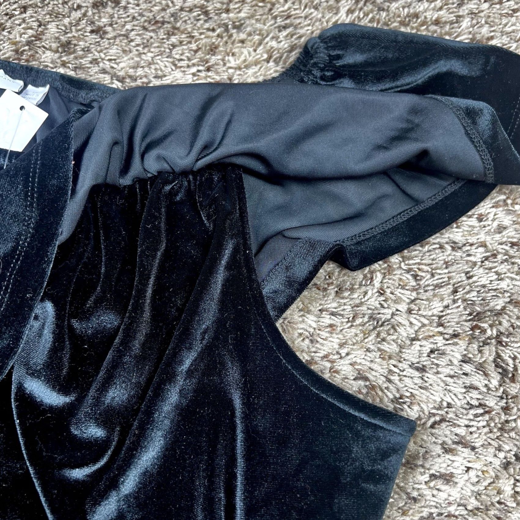 Vintage VINTAGE? No. New York And Company Blouse Off The Shoulder 2XL Black Fringe Sleeve One Piece Women Slim Regular Polyester Spandex Size XXL / US 16-18 / IT 52-54 - 5 Thumbnail