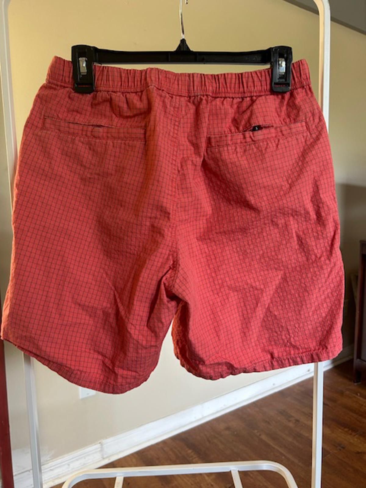J.Crew J. Crew Men's Red Checkered Casual Shorts Size S Size US 30 / EU 46 - 2 Thumbnail