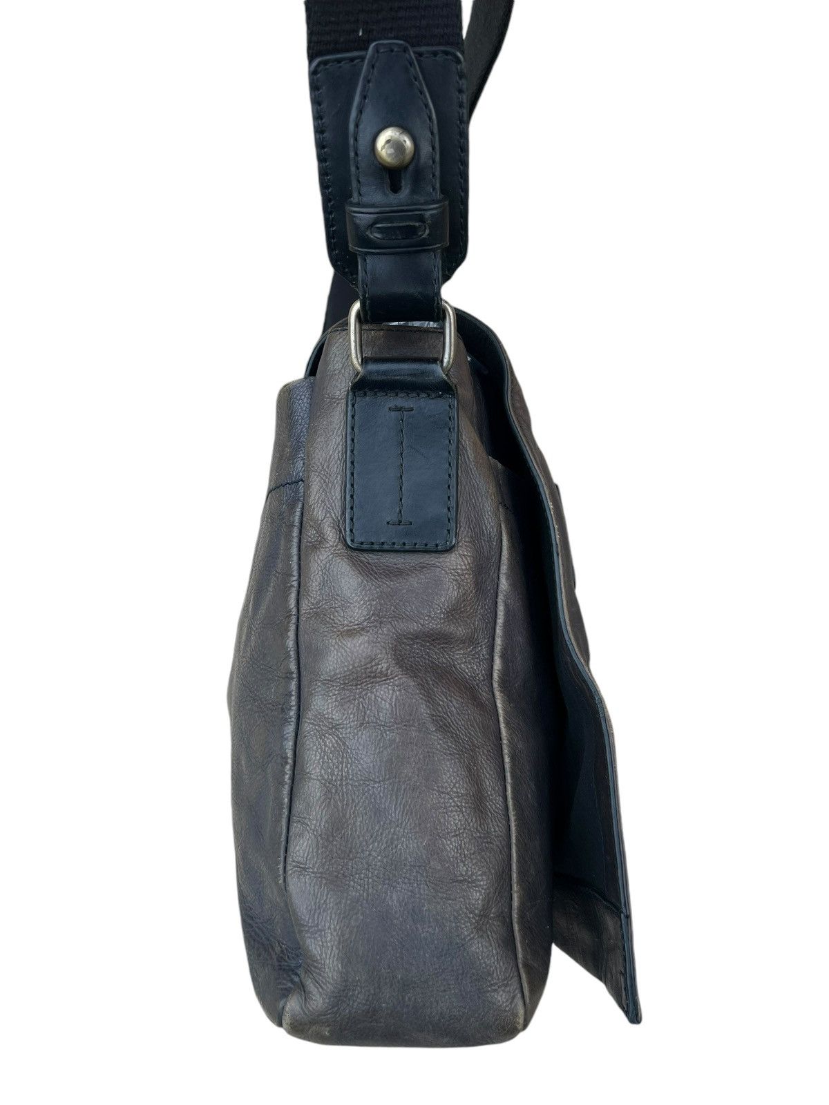 Hugo Boss × Leather Hugo Boss Fade Patina Leather Heavy Messenger Bag Size ONE SIZE - 12 Thumbnail