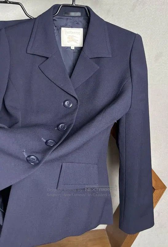 Burberry Burberry Women's Navy Wool Blazer and Skirt Set. Size XXS / US 00 / IT 34 - 4 Thumbnail