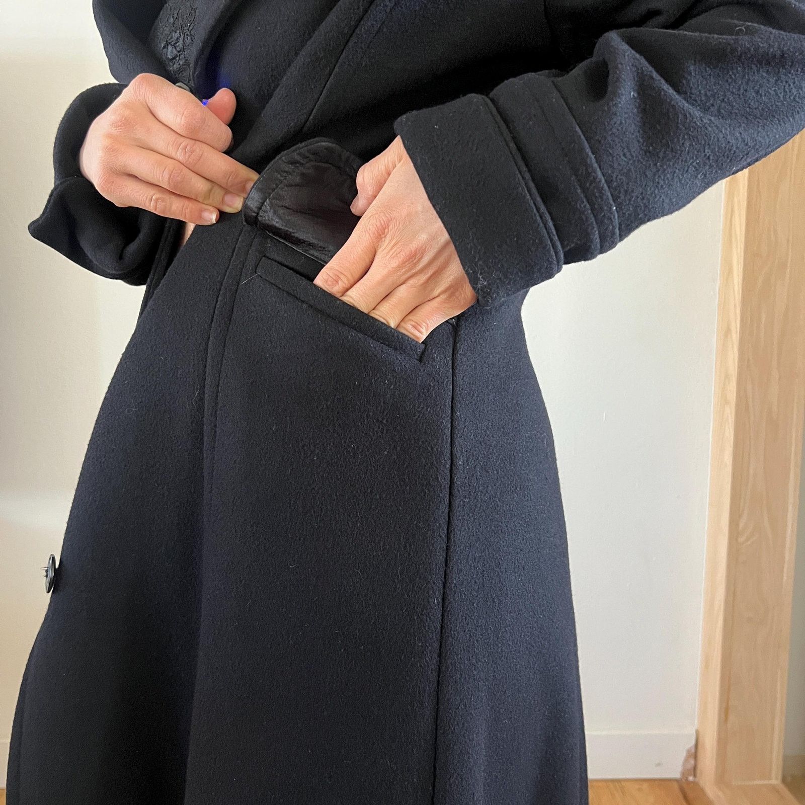 Vintage Vintage 90s Black wool classic clean line coat size 6 Size M / US 6-8 / IT 42-44 - 12 Thumbnail