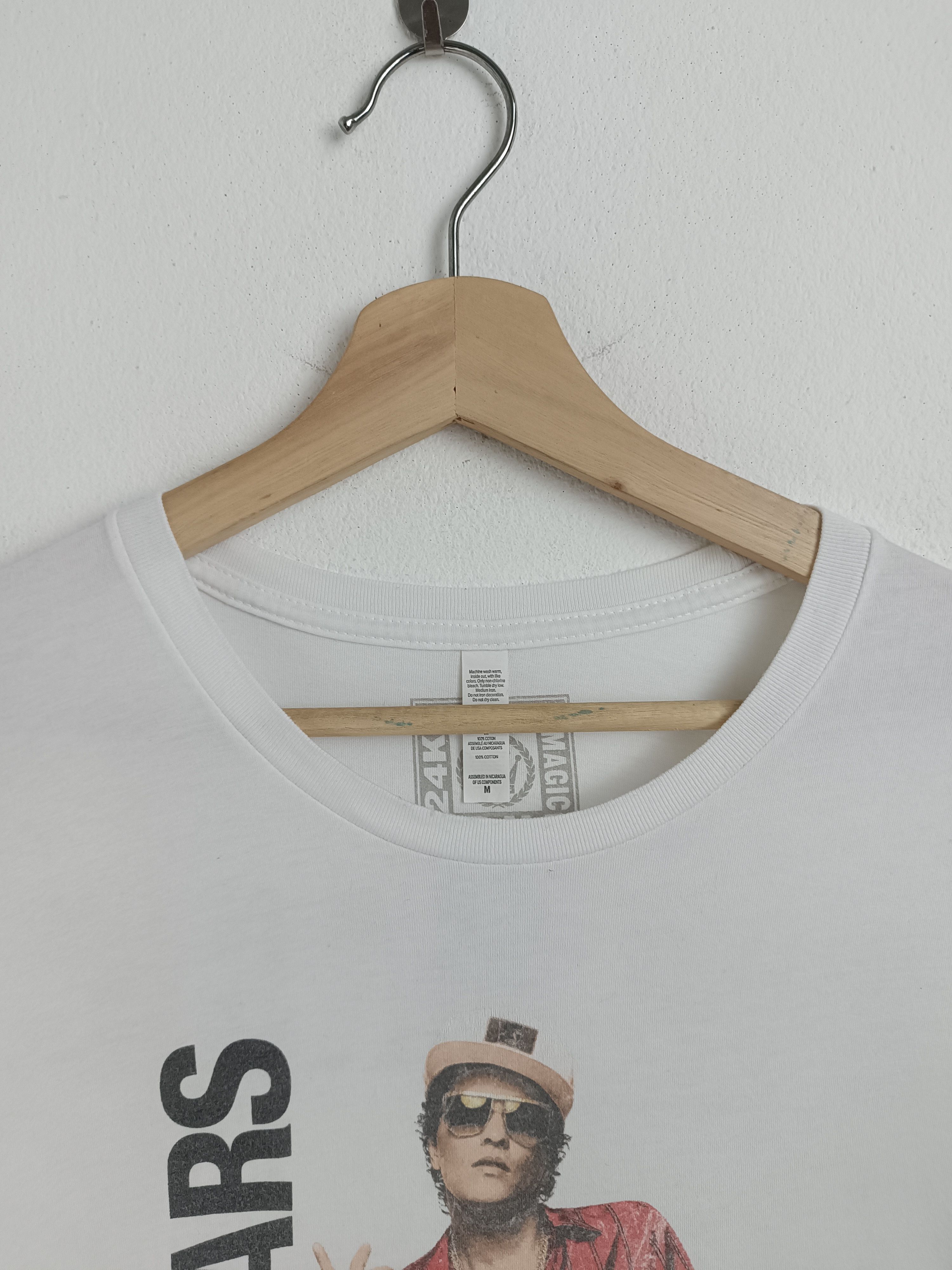 Rap Tees VINTAGE BRUNO MARS 2017 MAGIC TOUR TEE weeknd gaga drake Size US M / EU 48-50 / 2 - 7 Thumbnail