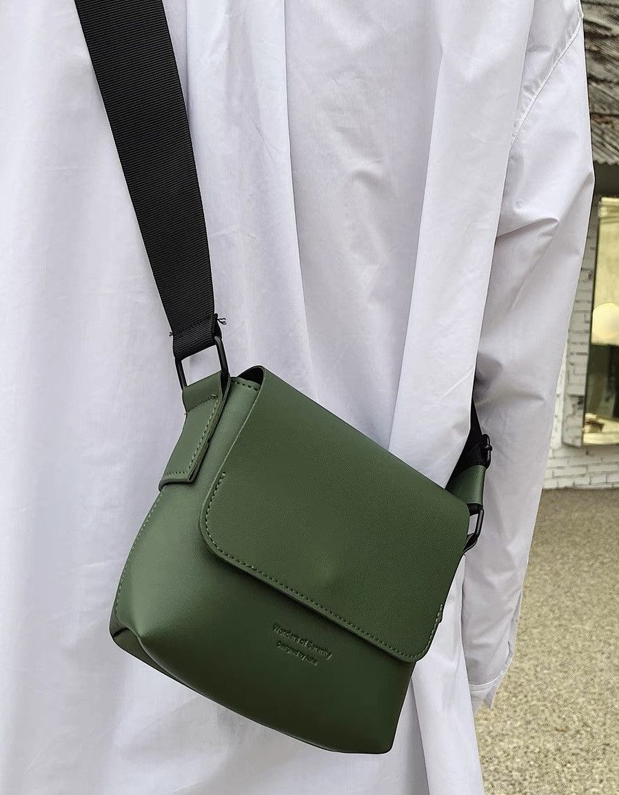 Japanese Brand Vintage retro punk faux leather crossbody flap bag Size ONE SIZE - 1 Thumbnail
