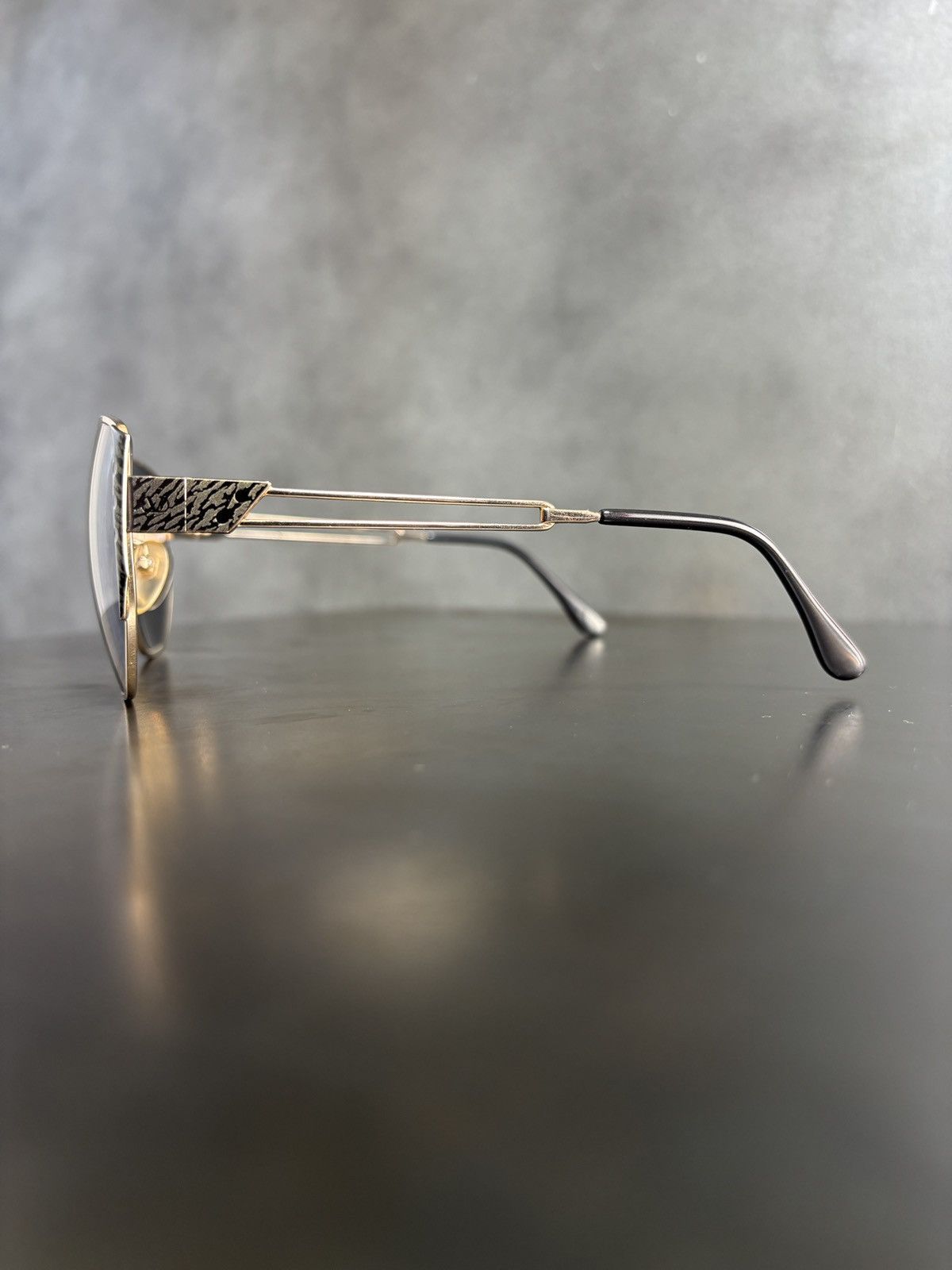 Valentino 1980s Vintage Valentino Sunglasses Metal Aviator 5419 Case Size ONE SIZE - 12 Thumbnail