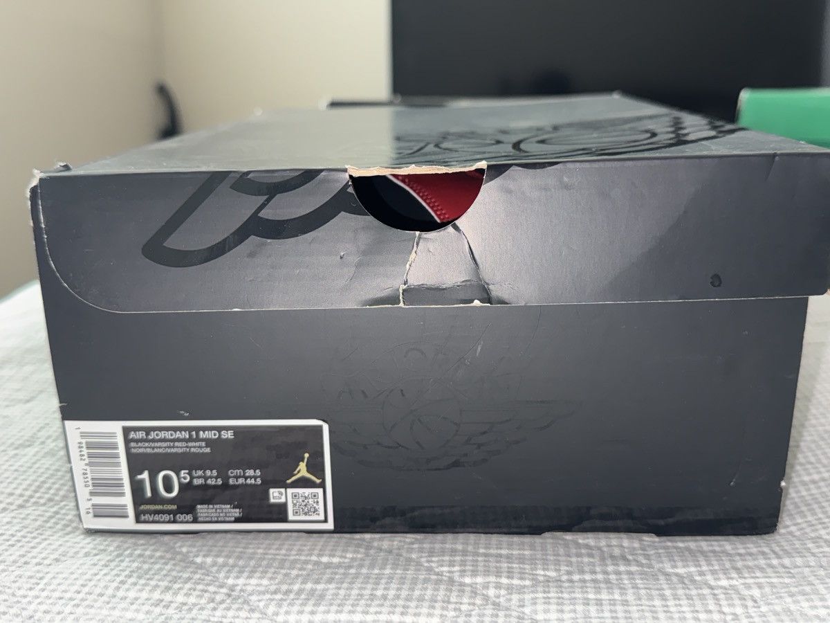 Jordan Brand Air Jordan 1 Mid SE ‘ Patent Bred Toe ‘ Size US 10.5 / EU 43-44 - 8 Thumbnail