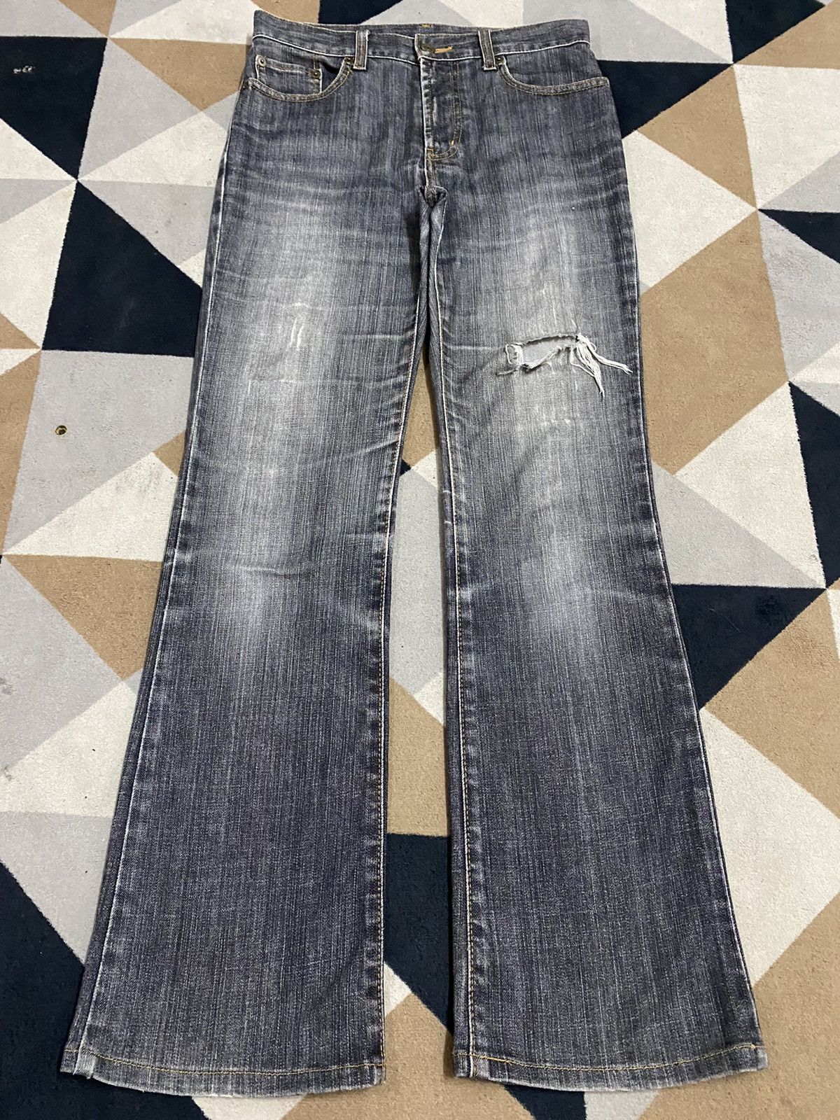 Uniqlo Japanes Uniqlo Black Denim Distressed Flare Jeans Size US 28 / EU 44 - 1 Thumbnail