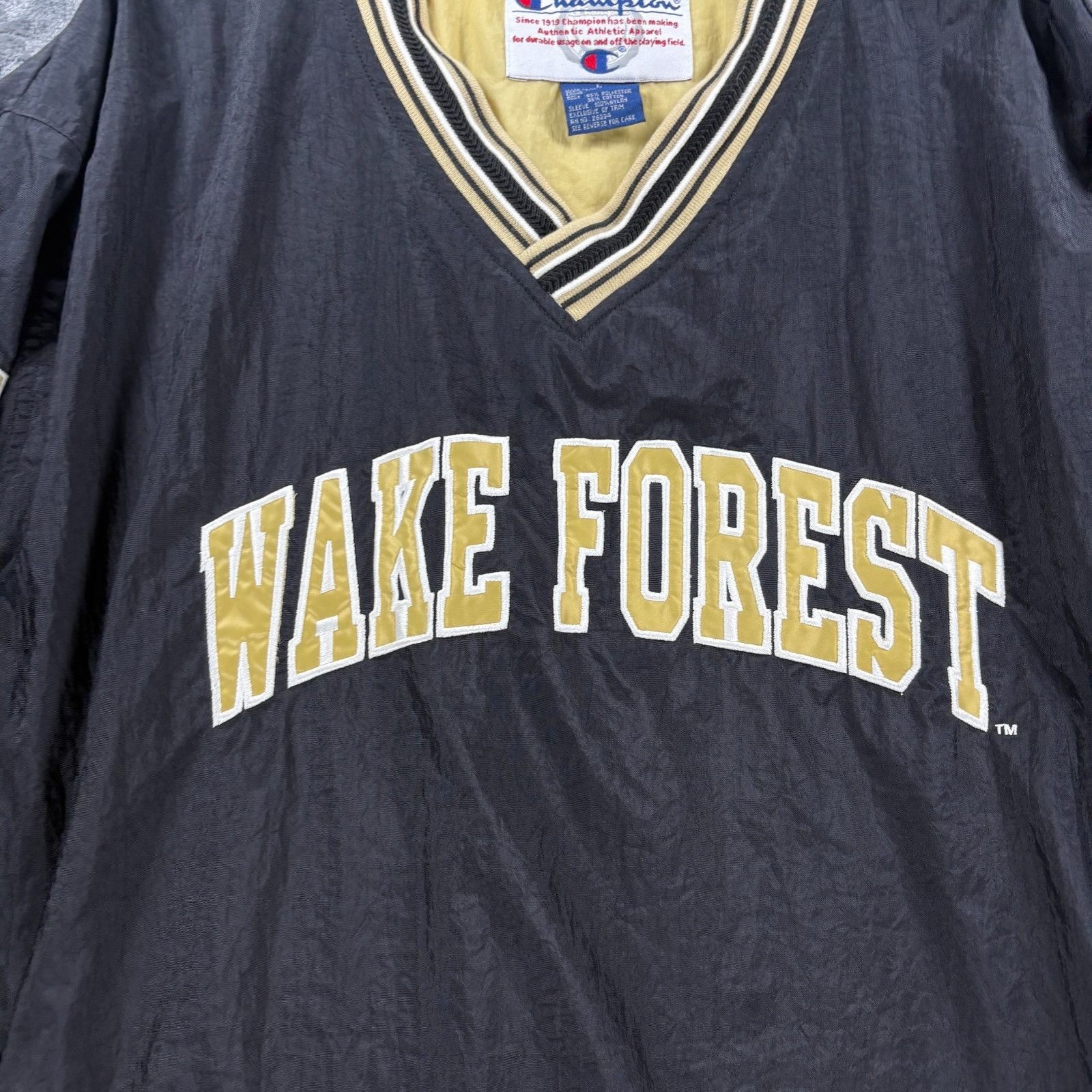 Champion Champion Wake Forest Vintage 90s Pullover Basketball Windbre Size US XL / EU 56 / 4 - 4 Thumbnail