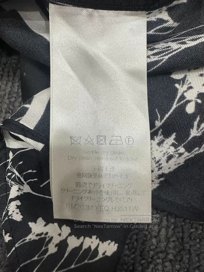 Louis Vuitton Louis Vuitton Long sleeve shirt with full print of presbyo Size US L / EU 52-54 / 3 - 5 Thumbnail