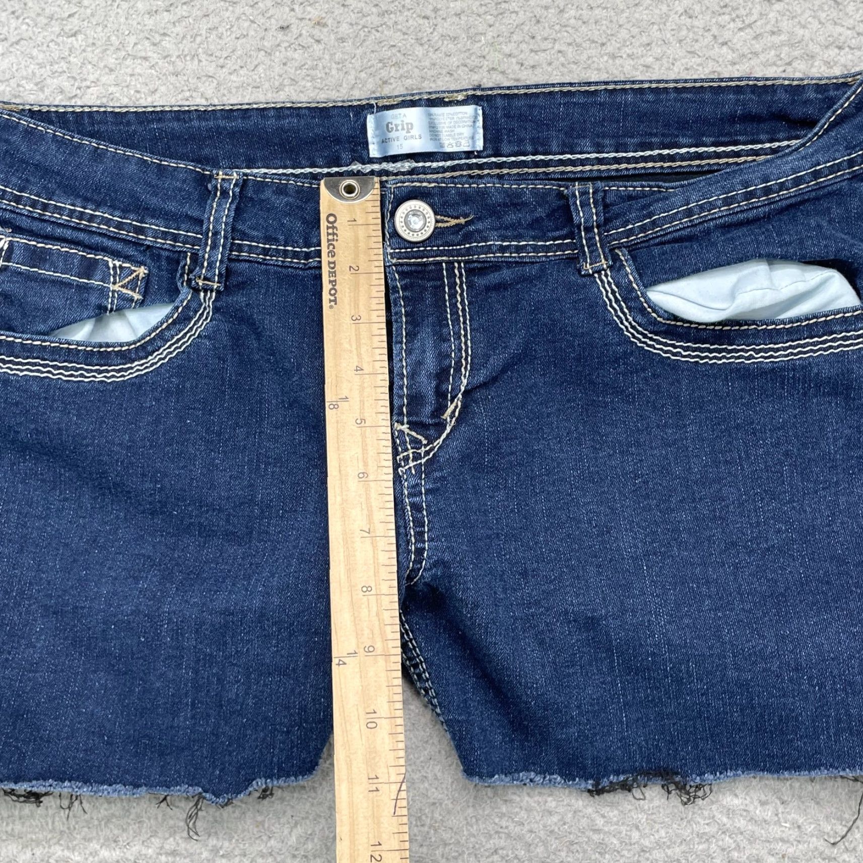 Vintage Grip Jean Short Women 36* Raw Hem Y2K Daisy Duke 90s American Preppy Rodeo Denim Short Women 36 Blue Western Made by Get a Grip Mens? Size 25" / US 0 / IT 36 - 4 Thumbnail