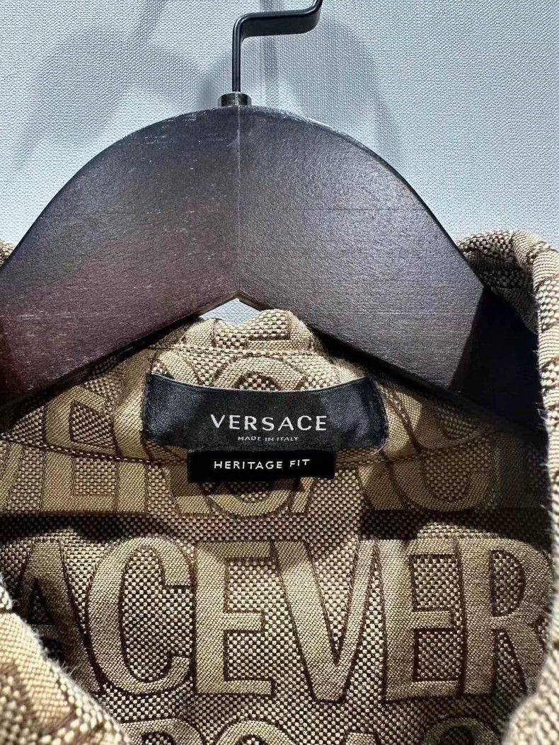 Versace Versace Letter-printed single-breasted long-sleeved shirt Size US S / EU 44-46 / 1 - 3 Thumbnail