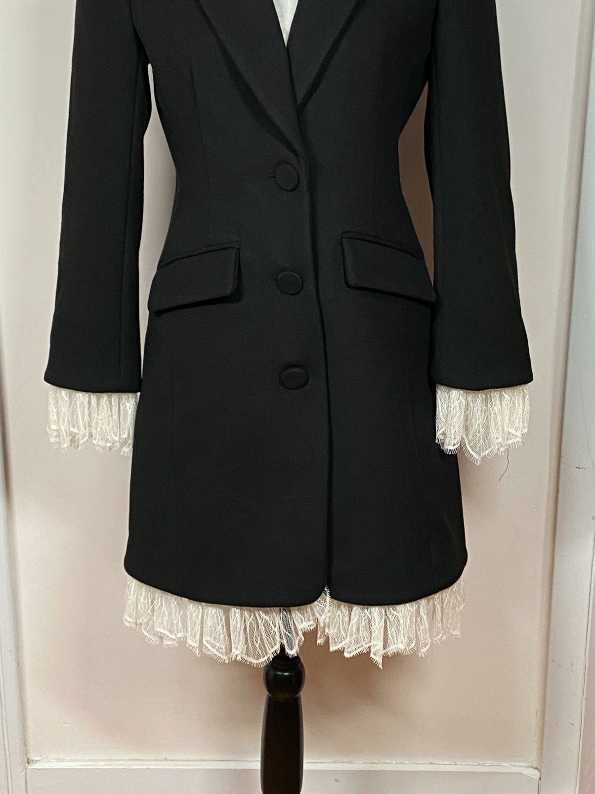Cinq a Sept Cinq à Sept Roxie Lace-Trim Tailored Coat size S Size S / US 4 / IT 40 - 8 Thumbnail