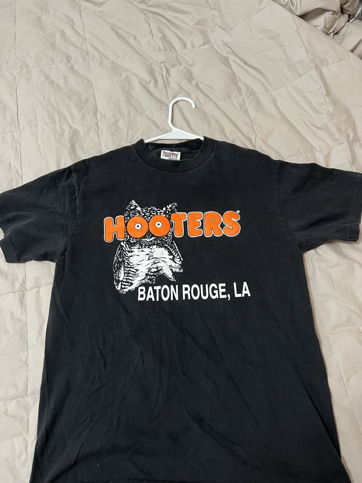 Vintage Hooter's Baton Rouge Tshirt Size US S / EU 44-46 / 1 - 1 Thumbnail