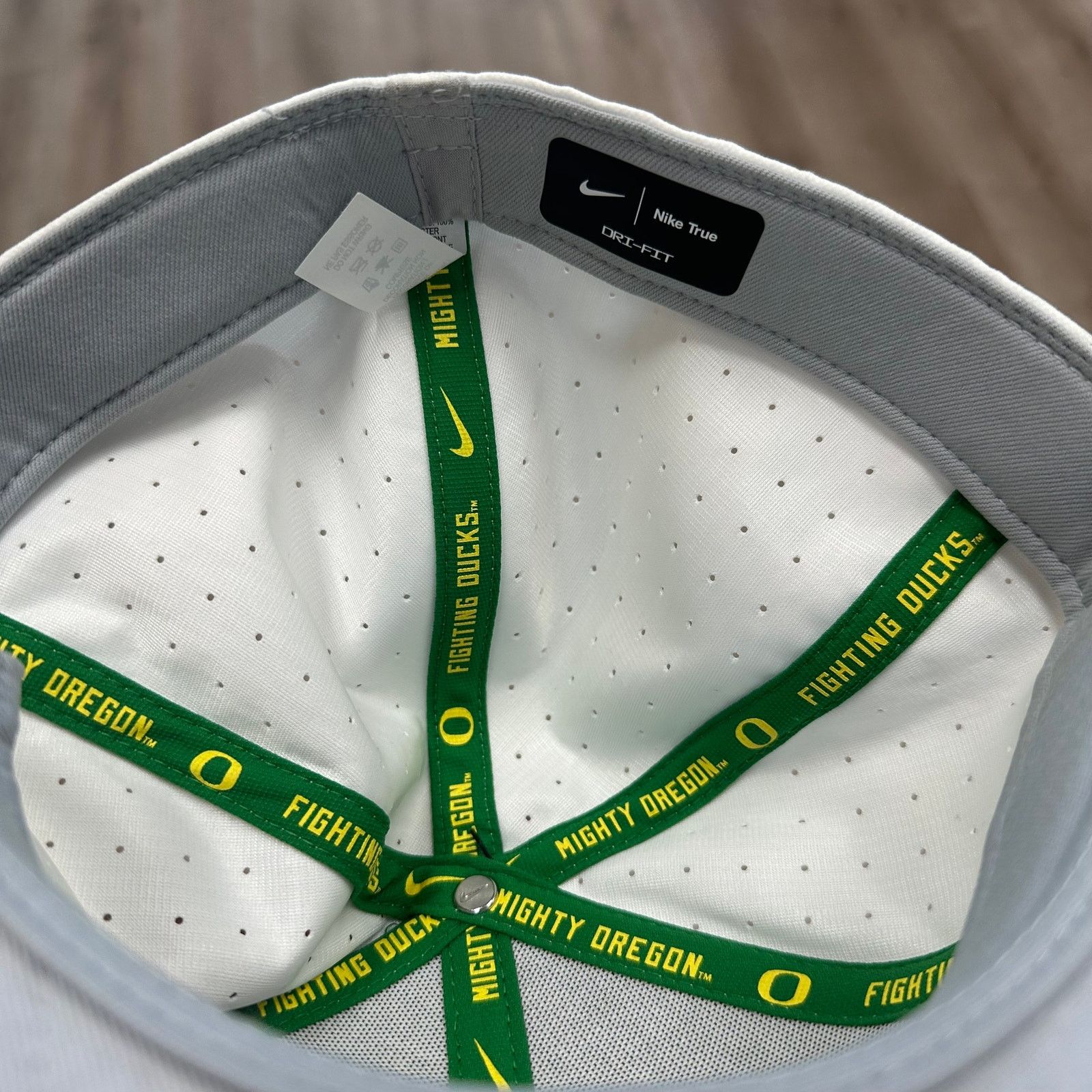 Nike New Nike White Oregon Ducks Dugout True Fitted Hat 7 1/4 Size ONE SIZE - 7 Thumbnail