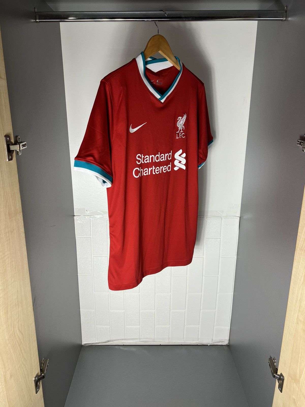 Nike VINTAGE NIKE FC LIVERPOOL ENGLAND SOCCER JERSEY RETRO Y2K Size US L / EU 52-54 / 3 - 4 Thumbnail