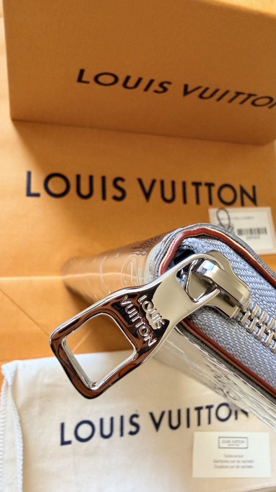 Louis Vuitton Louis Vuitton 2D Silver Metallic Mirror Zippy Long Wallet Size ONE SIZE - 4 Thumbnail
