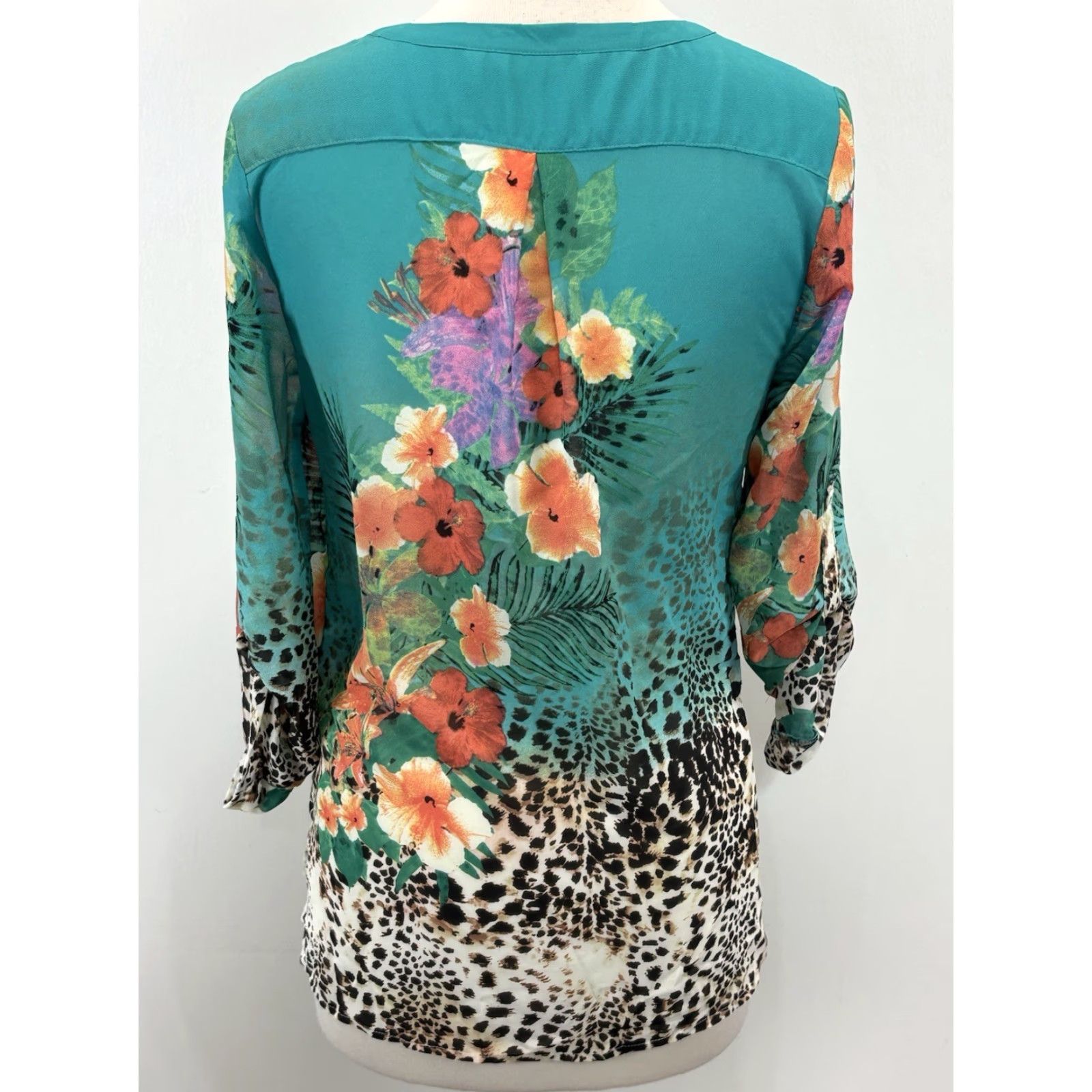 Soft Surroundings Soft Surroundings Floral Leopard Print Tunic Top Sz Sp Petite Rolled Sleeves Size S / US 4 / IT 40 - 3 Thumbnail