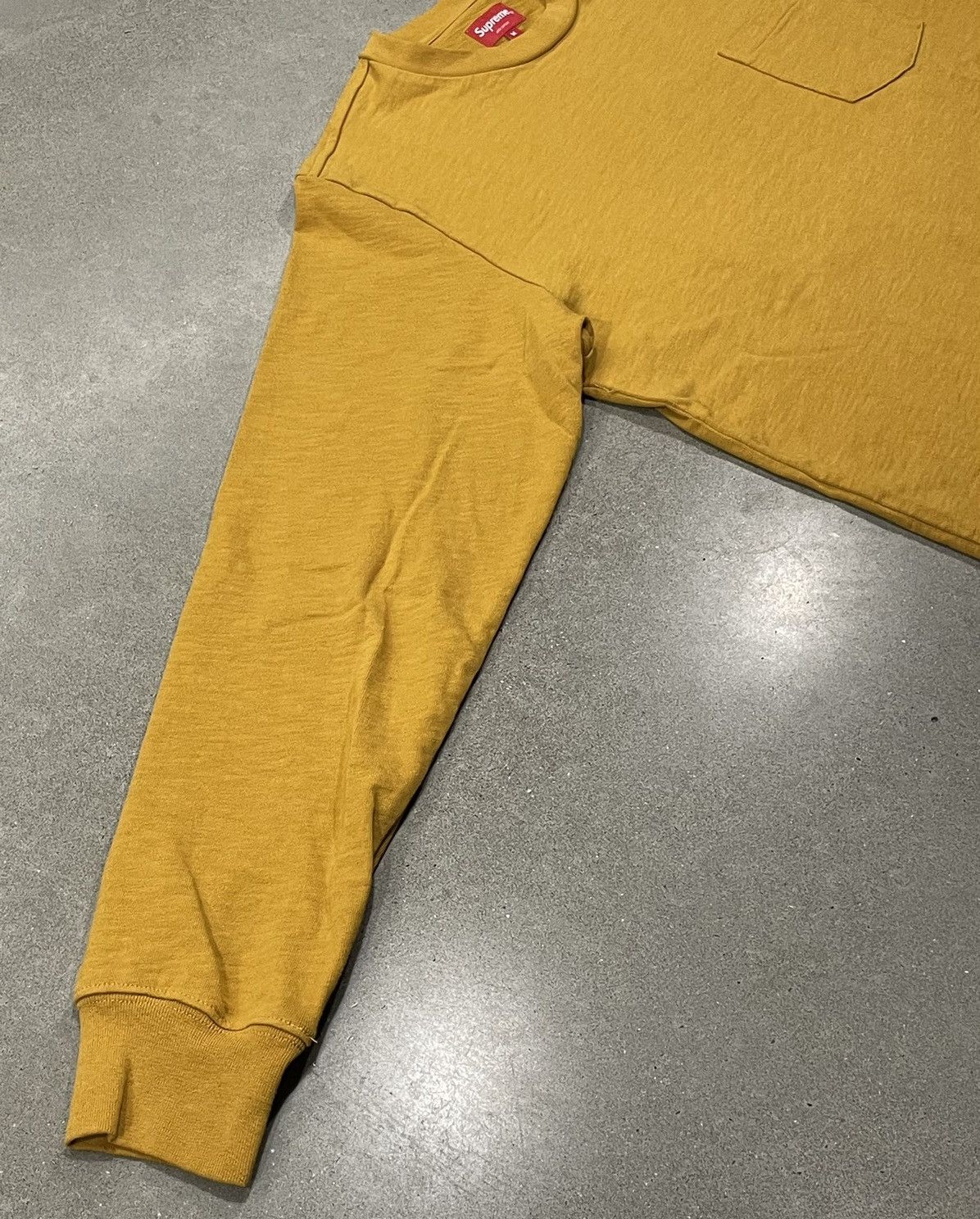 Supreme MINT: F/W 2018 Supreme L/S Pocket Tee "Mustard" Size US M / EU 48-50 / 2 - 4 Thumbnail