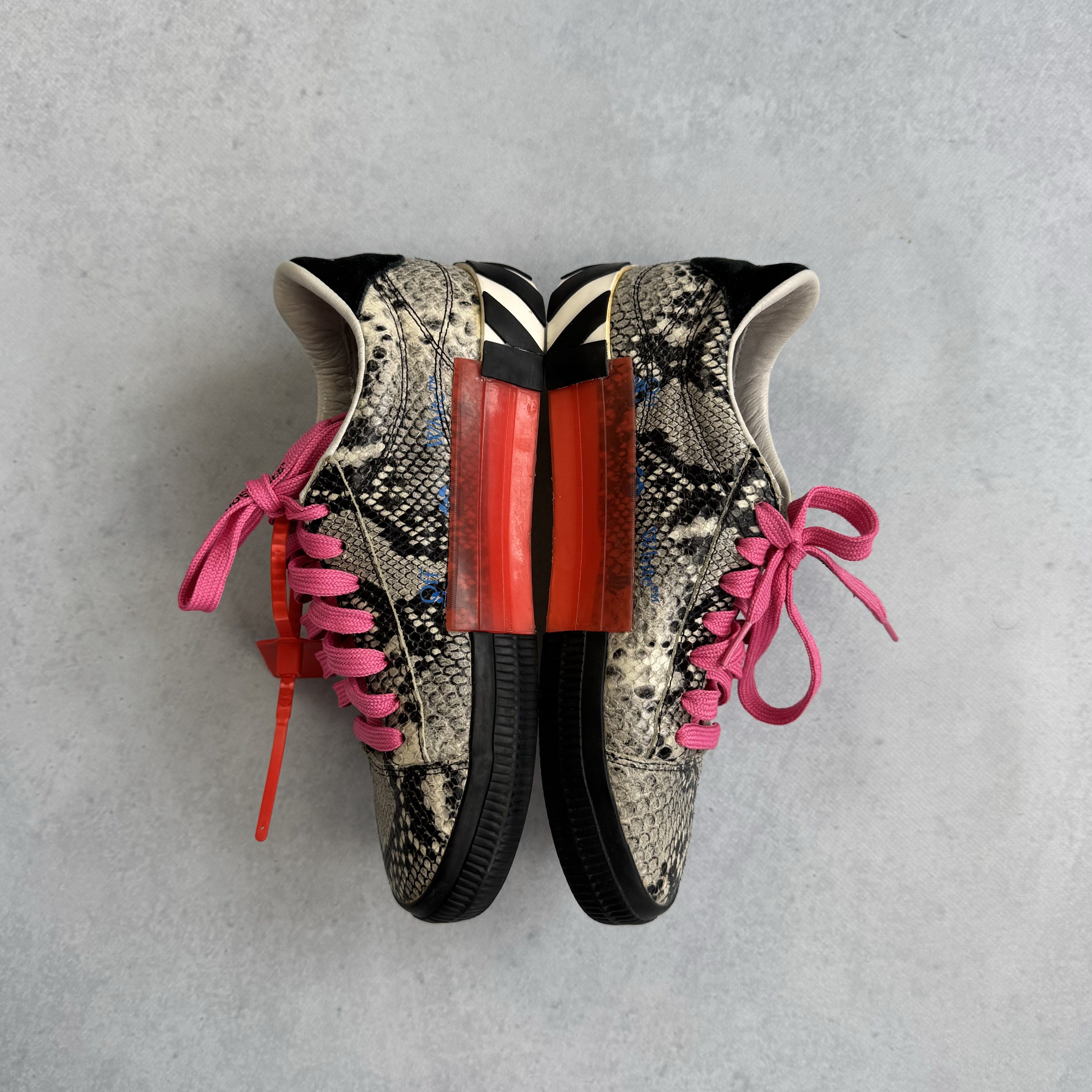 Off-White Off-White c/o Virgil Abloh New Arrow Vulcanized Low Sneakers Size US 9.5 / IT 39.5 - 3 Thumbnail
