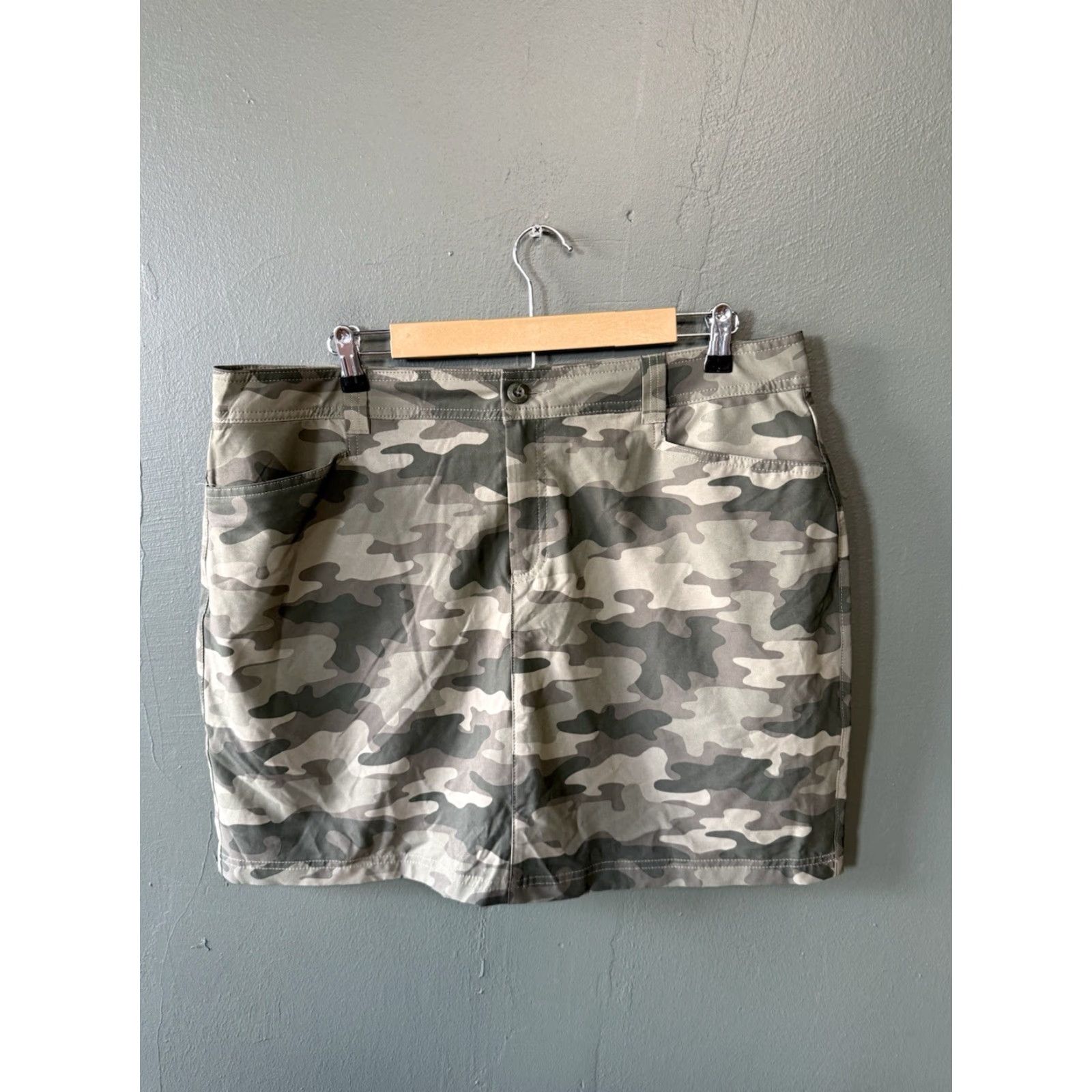 Eddie Bauer Eddie Bauer Womens Skirt Green Camo Outdoor Hiking Size 16 Size 38" / US 16 / IT 52 - 2 Thumbnail