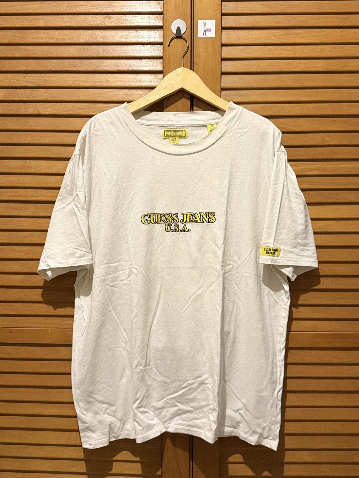 Guess × Market Guess x Chinatown Market x Smiley Logo Tee White Size US XL / EU 56 / 4 - 1 Thumbnail