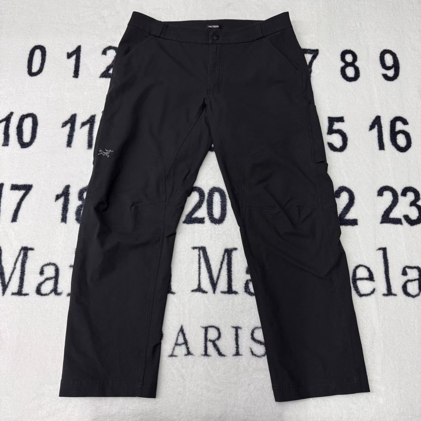 Arc'teryx Arcteryx Black Cotton Casual Pants Q10 Size US 40 / EU 56 - 1 Thumbnail