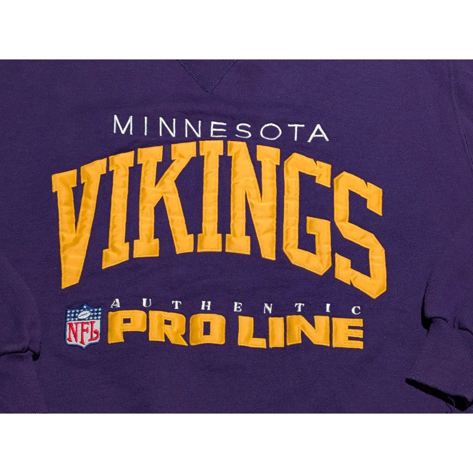 Russell Athletic VINTAGE Russell Athletic Pro Line Minnesota Vikings Crewneck Sweatshirt Mens Medium Purple Embroidered Logo USA Made Heavyweight Fleece Lined Pullover Size US M / EU 48-50 / 2 - 2 Thumbnail