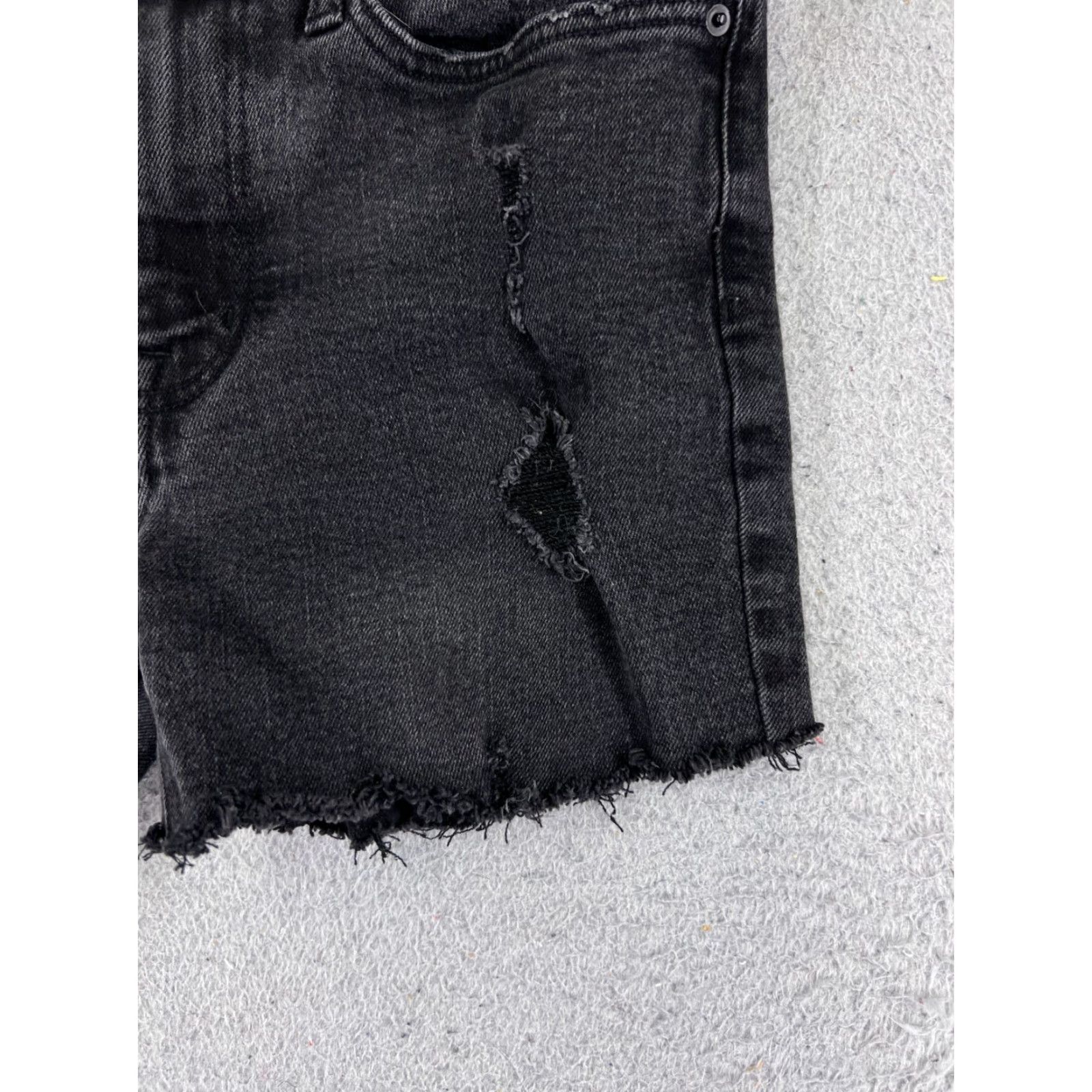 Vintage No Boundaries Denim Shorts Women 28 Black Mid Rise Cut-Off 28x4 Vintage? No - Mens Womens Girls? (gender at end) Size 28" / US 6 / IT 42 - 2 Thumbnail
