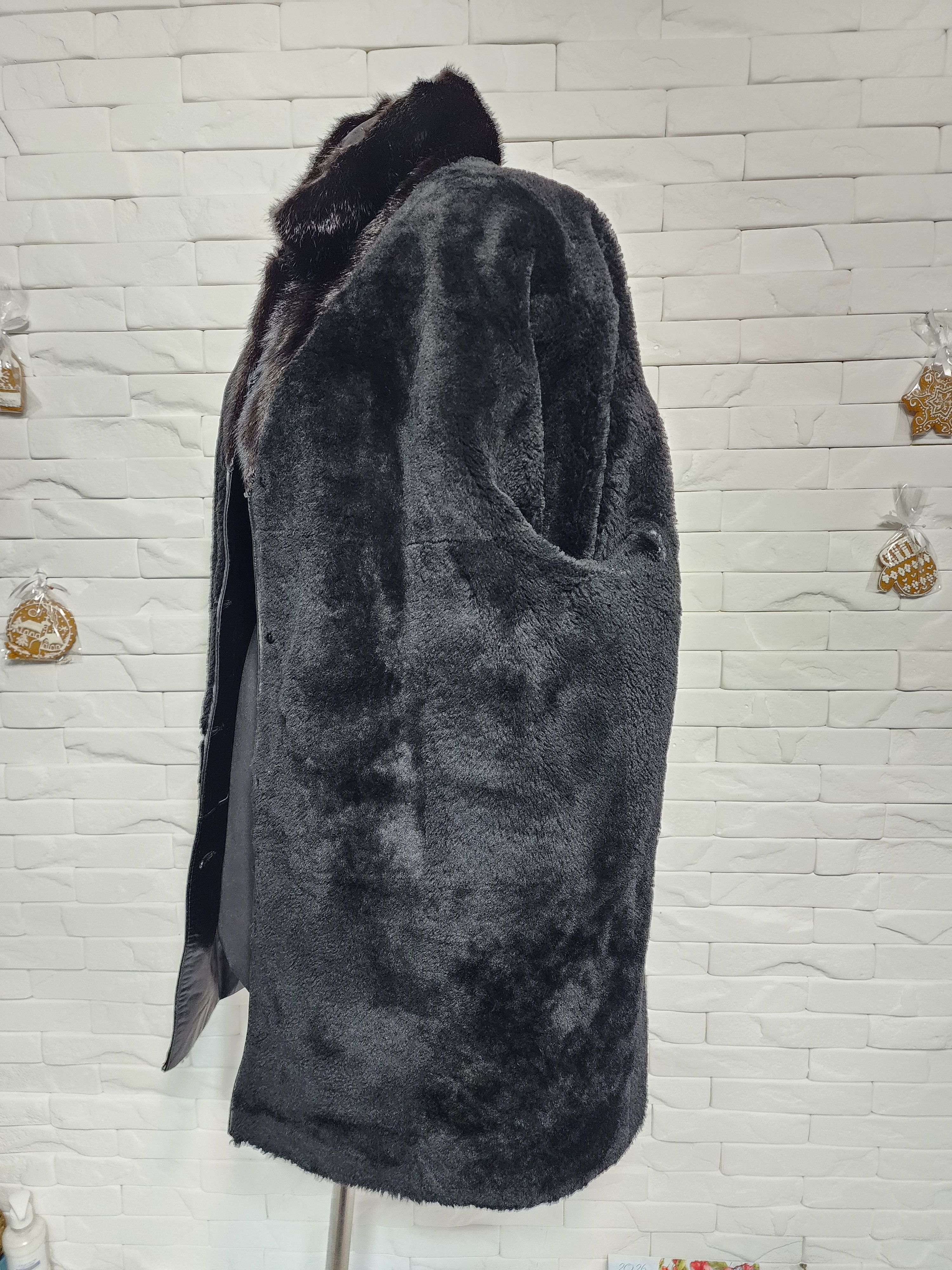 Uniqlo Men's Black Sheepskin Coat: Button-Up Genuine Fur. Size 3X Size US XL / EU 56 / 4 - 10 Thumbnail