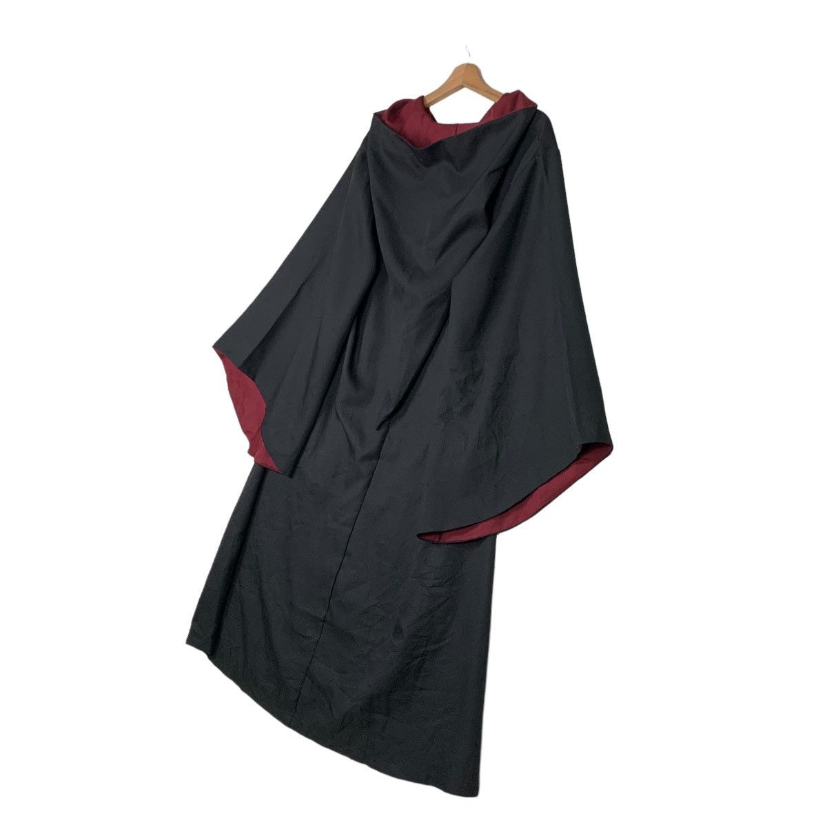 Universal Studios HARRY POTTER GRYFFINDOR CLOAK / CAPE #0235-C11 Size US M / EU 48-50 / 2 - 10 Thumbnail
