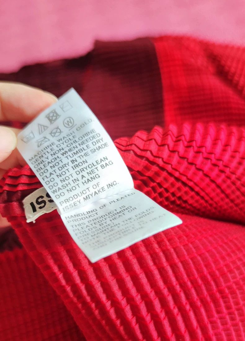 Issey Miyake Issey Miyake size:2 Red V-neck two-tone short-sleeved T-sh Size L / US 10 / IT 46 - 4 Thumbnail