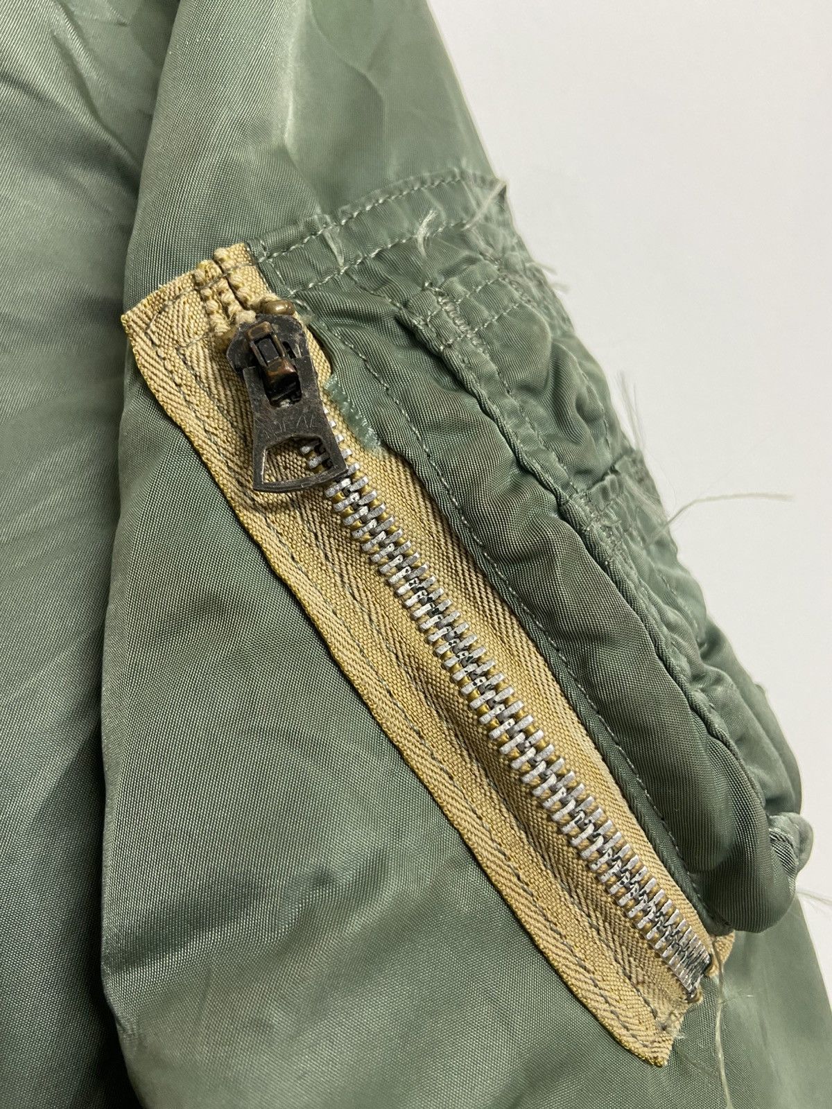 Alpha Industries Vintage 70s Alpha Industries MA1 Flight Bomber Jacket Size US M / EU 48-50 / 2 - 2 Thumbnail