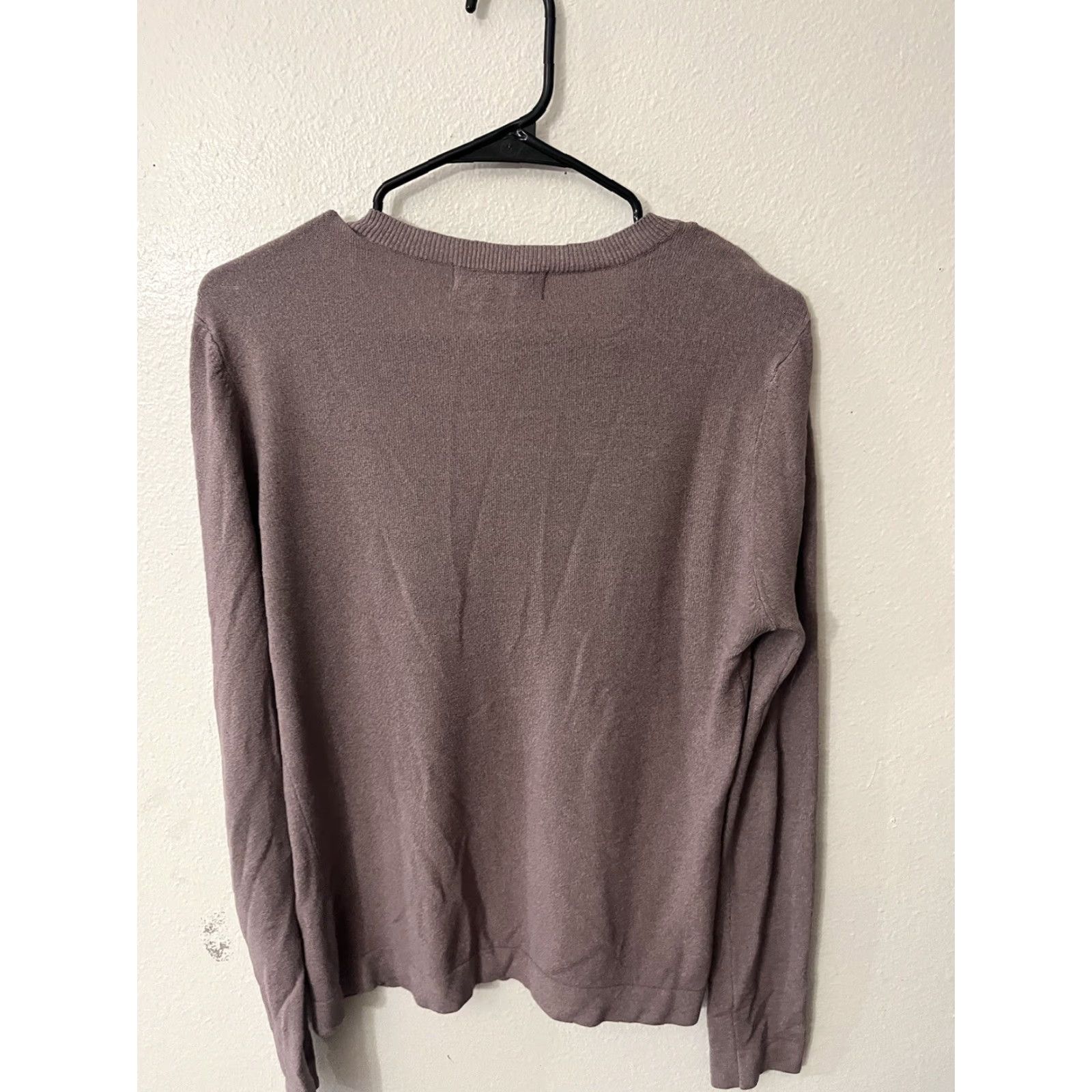 Express EXPRESS Women’s Purple Stretch V-Neck Sweater Long Sleeve Size M Pullover Knit Pullover, 3-Blend, Vintage? Not specified Size M / US 6-8 / IT 42-44 - 2 Thumbnail