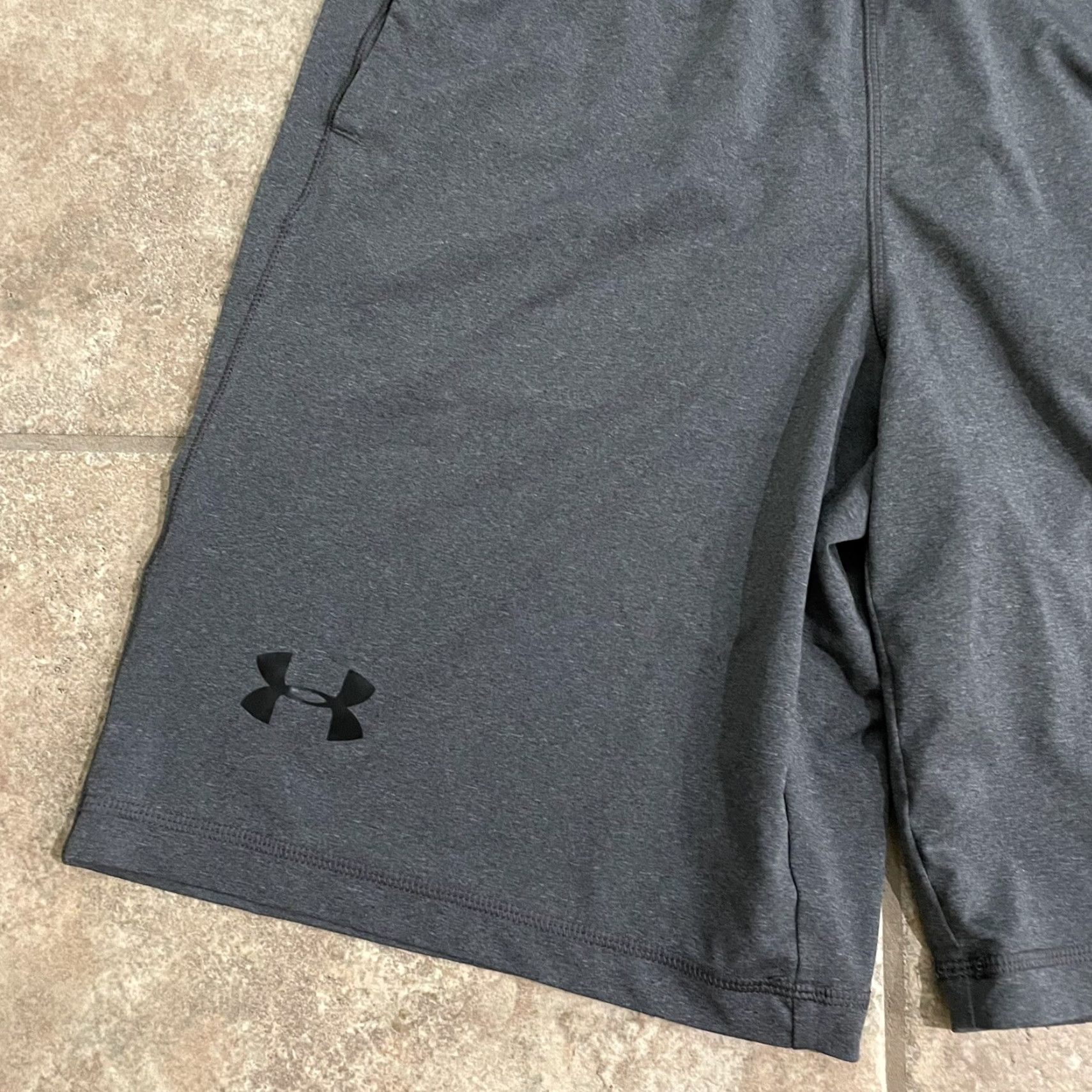 Under Armour Under Armour loose heatgear Athletic shorts Mens Size S Gray Size US 29 - 3 Thumbnail