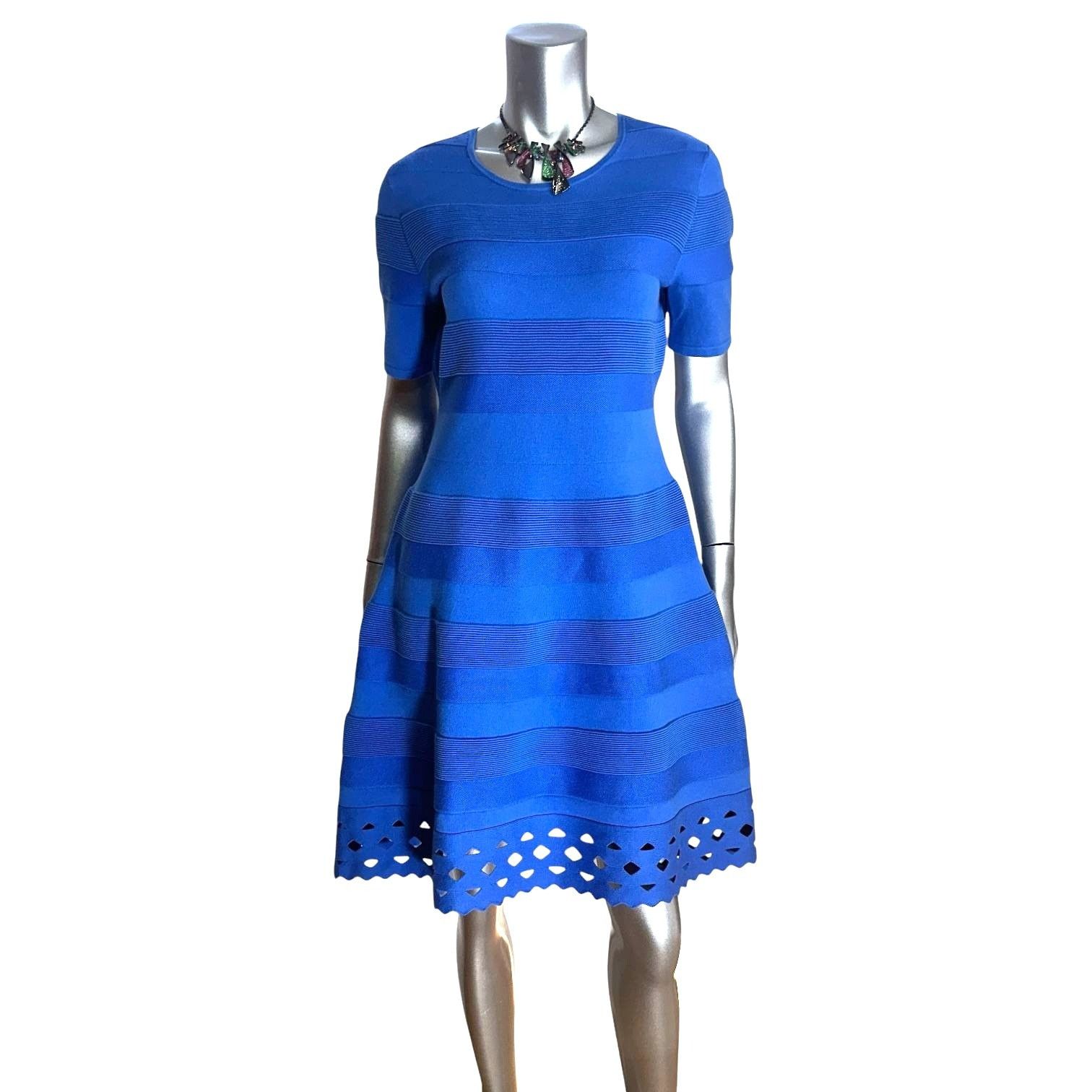 Saks Fifth Avenue Saks Fifth Avenue Blue Dress with Laser-Cut Hem & Short Slee Size M / US 6-8 / IT 42-44 - 6 Thumbnail