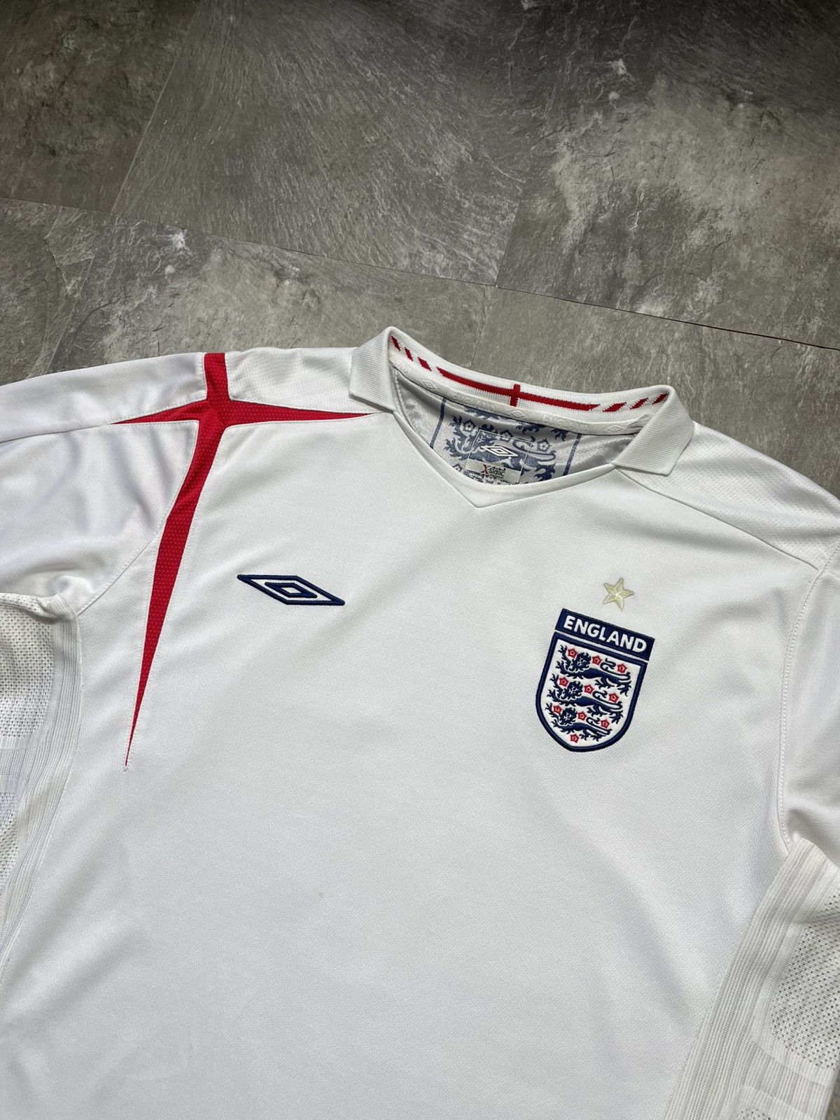 Umbro Vintage Umbro England 2005-2006 Soccer Jersey Home Shirt L Size US L / EU 52-54 / 3 - 2 Thumbnail
