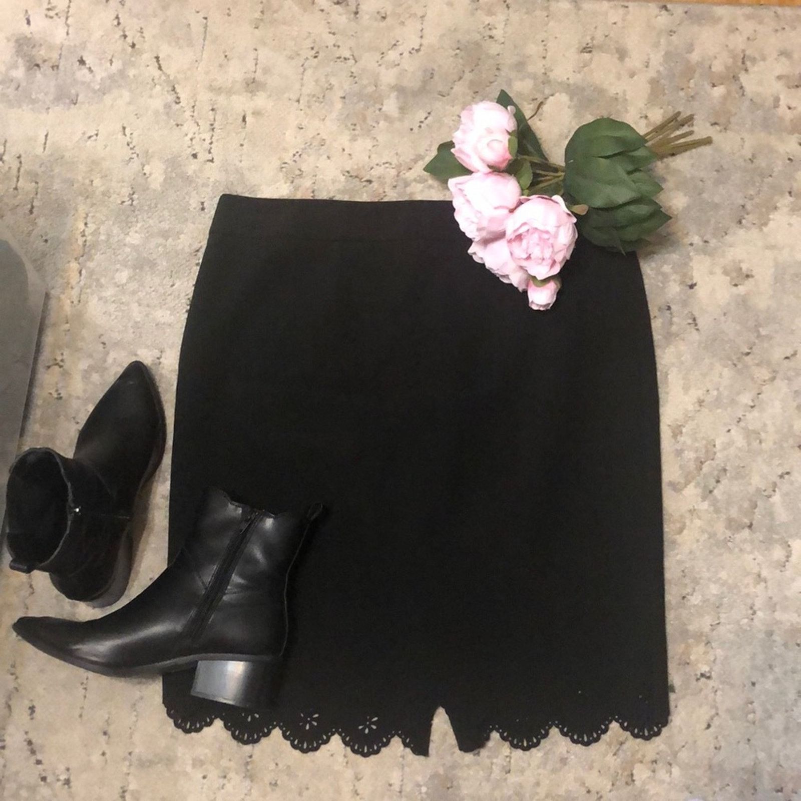 Ann Taylor Ann Taylor • Elegant Black Skirt • Size 14 Size 36" / US 14 / IT 50 - 1 Thumbnail