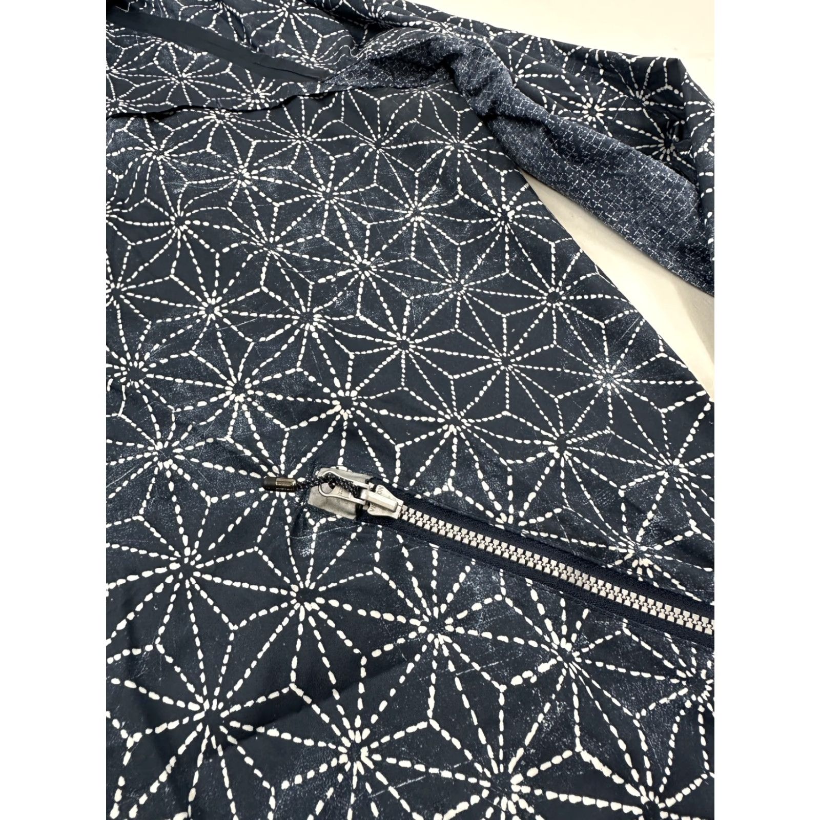 Lululemon Lululemon Jacket Womens 6 Blue Geometric Print Asymmetrical Zip Hoodie Pullover Size M / US 6-8 / IT 42-44 - 5 Thumbnail