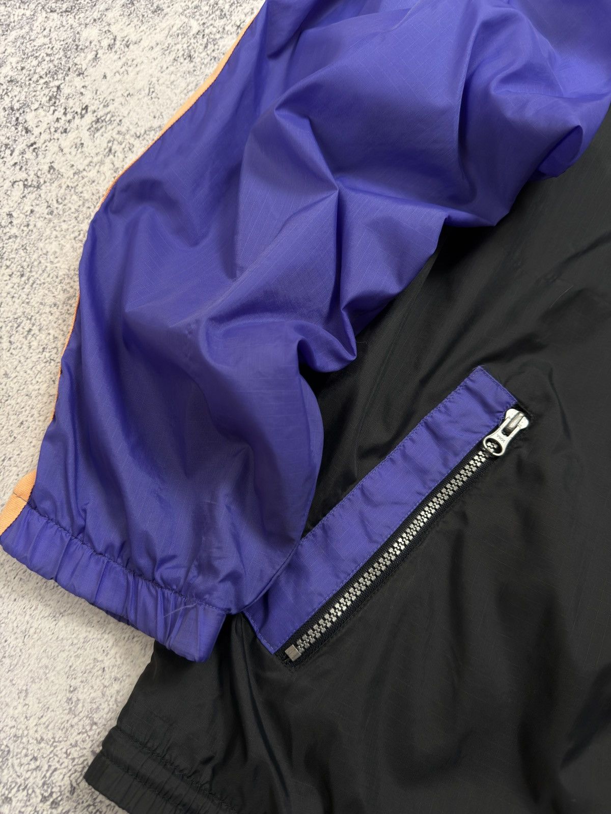 Nike RARE 90s Nike International Graphic Print Nylon Track Jacket Size US XL / EU 56 / 4 - 5 Thumbnail