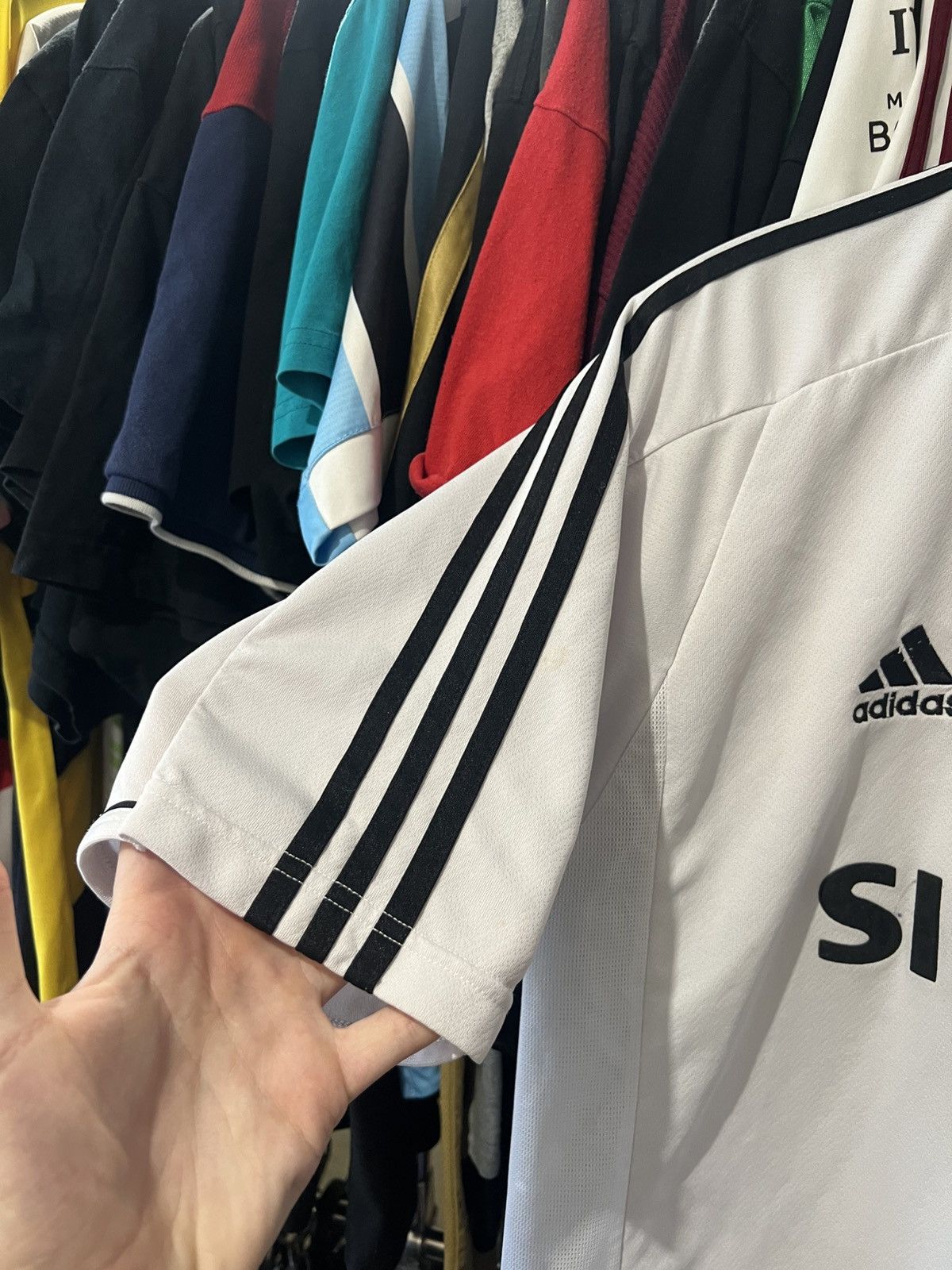 Adidas 2003/2004 VINTAGE ADIDAS REAL MADRID HIME FOOTBALL SHIRT Size US L / EU 52-54 / 3 - 5 Thumbnail