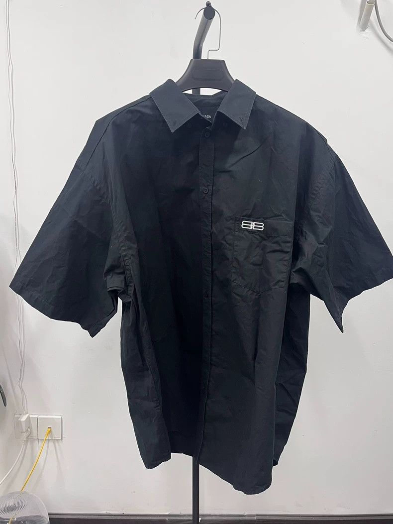 Balenciaga Balenciaga Bat short sleeve shirt 2503-Nextarrow Size US XXS / EU 40 - 2 Thumbnail