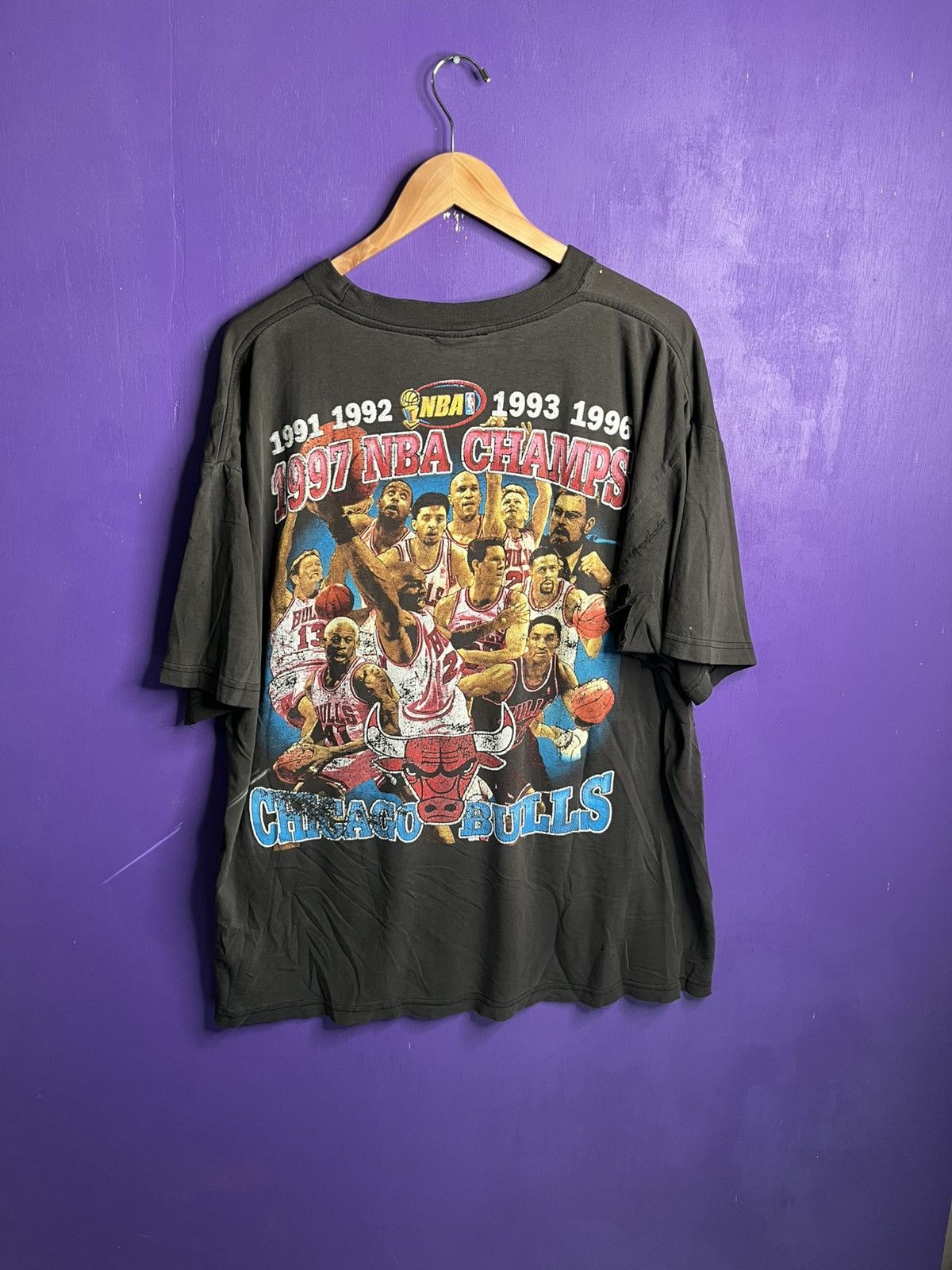 Rap Tees × Vintage Vintage 1997 Chicago bulls full team rap tee Size US XXL / EU 58 / 5 - 2 Thumbnail
