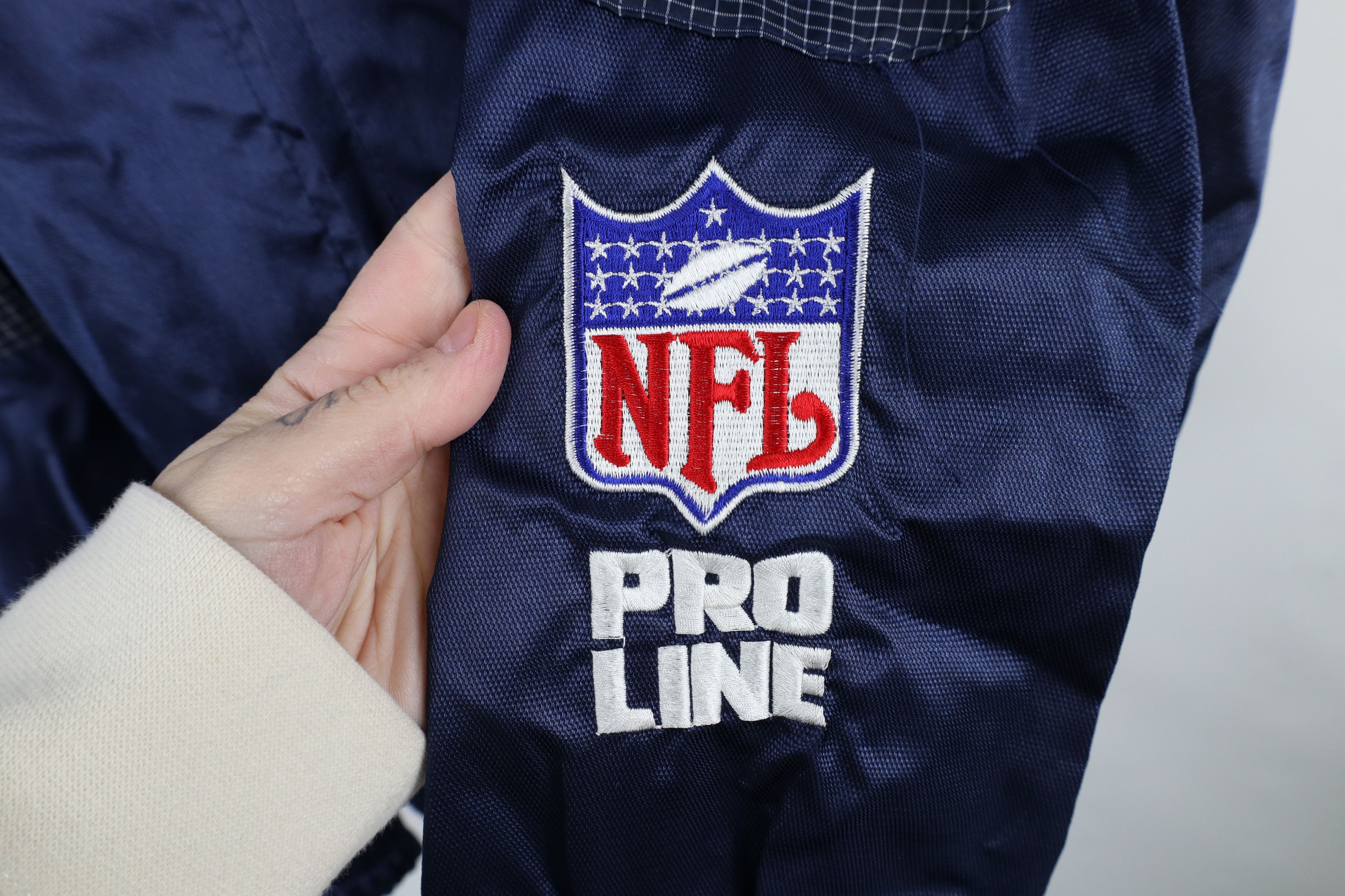 Vintage Vintage 90s NFL Pro Line Broncos Football Windbreaker Jacket Size US XL / EU 56 / 4 - 7 Thumbnail