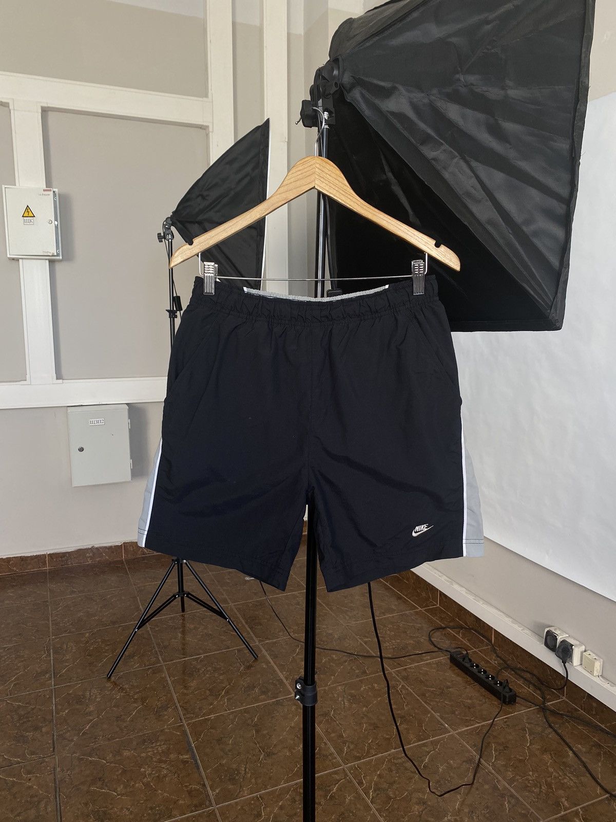 Nike 🇺🇸 Vintage 90s Nike Nylon shorts swoosh logo street wear dril Size US 32 / EU 48 - 1 Thumbnail