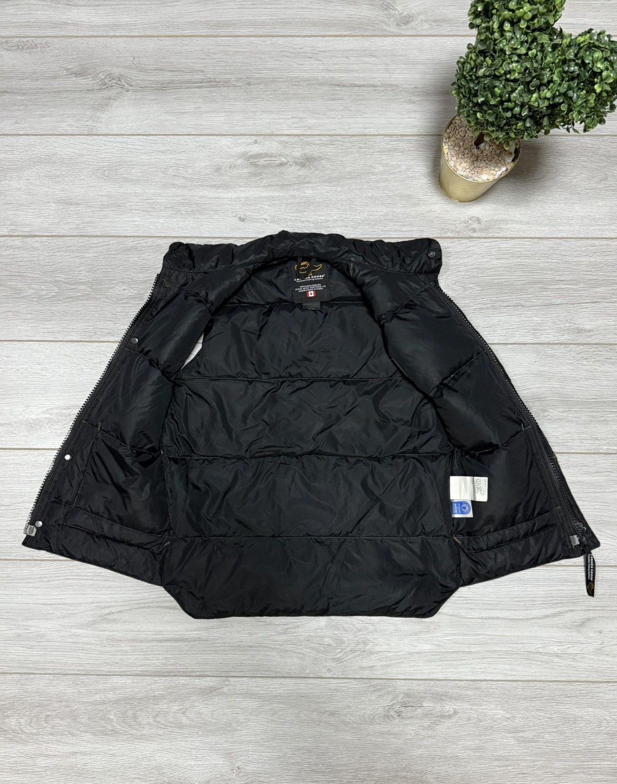 Canada Goose Canada Goose down puffer vintage vest zip Size US S / EU 44-46 / 1 - 9 Thumbnail