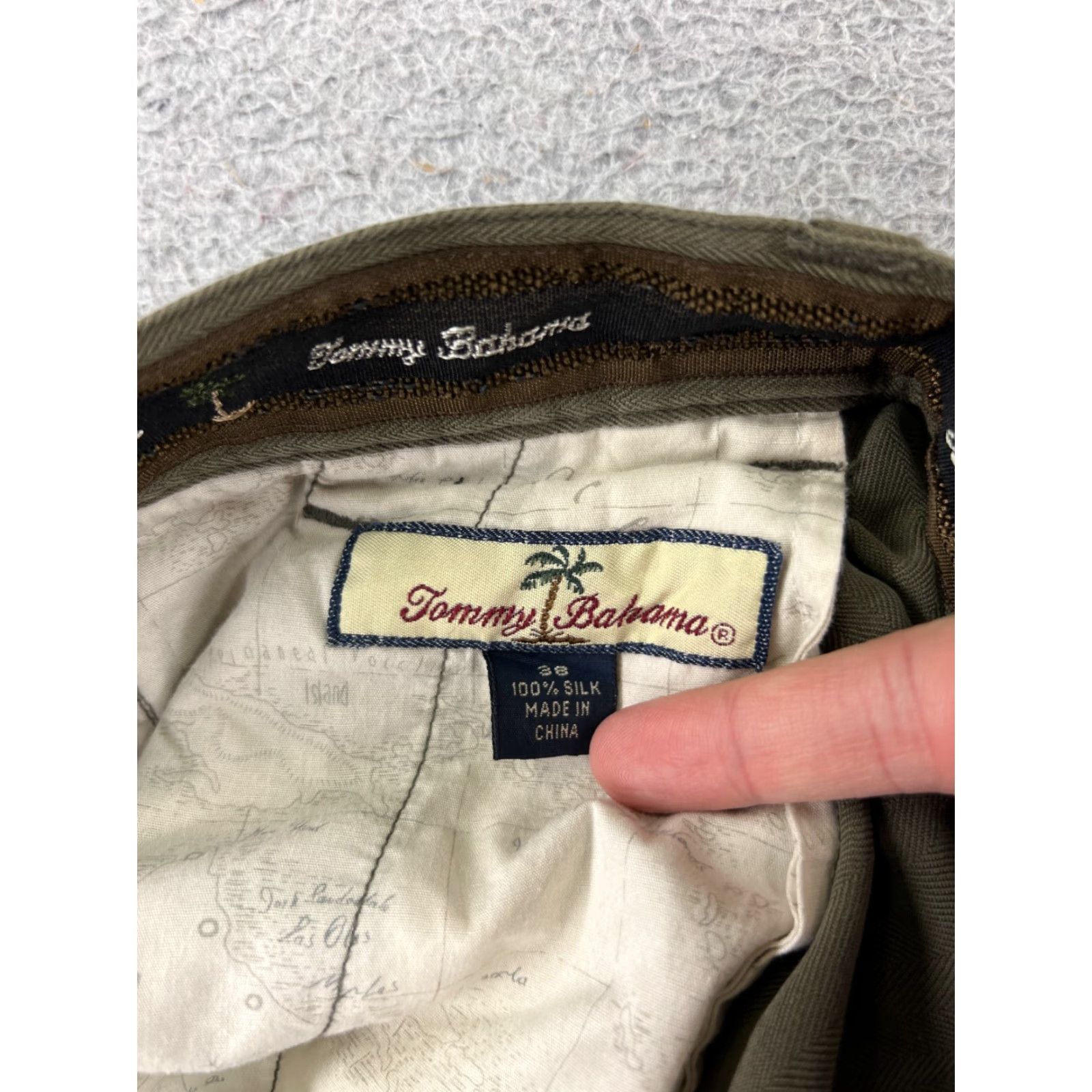 Tommy Bahama Tommy Bahama Shorts Mens Bermuda 38 Green Silk Herringbone Pleated Beach Vacation Size US 38 / EU 54 - 7 Thumbnail