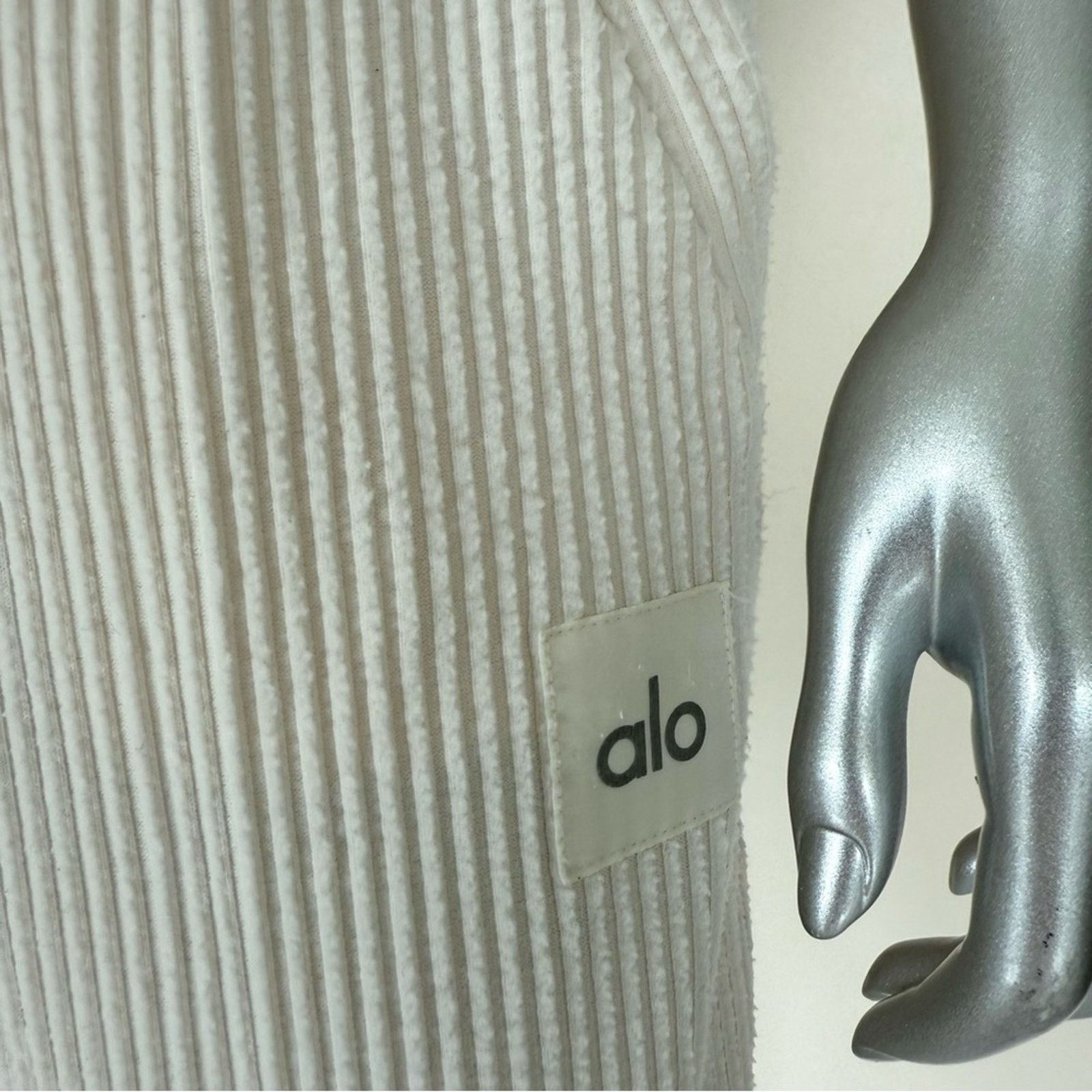 Alo Yoga ALO Yoga women ivory sweatpants size S Size 28" / US 6 / IT 42 - 2 Thumbnail