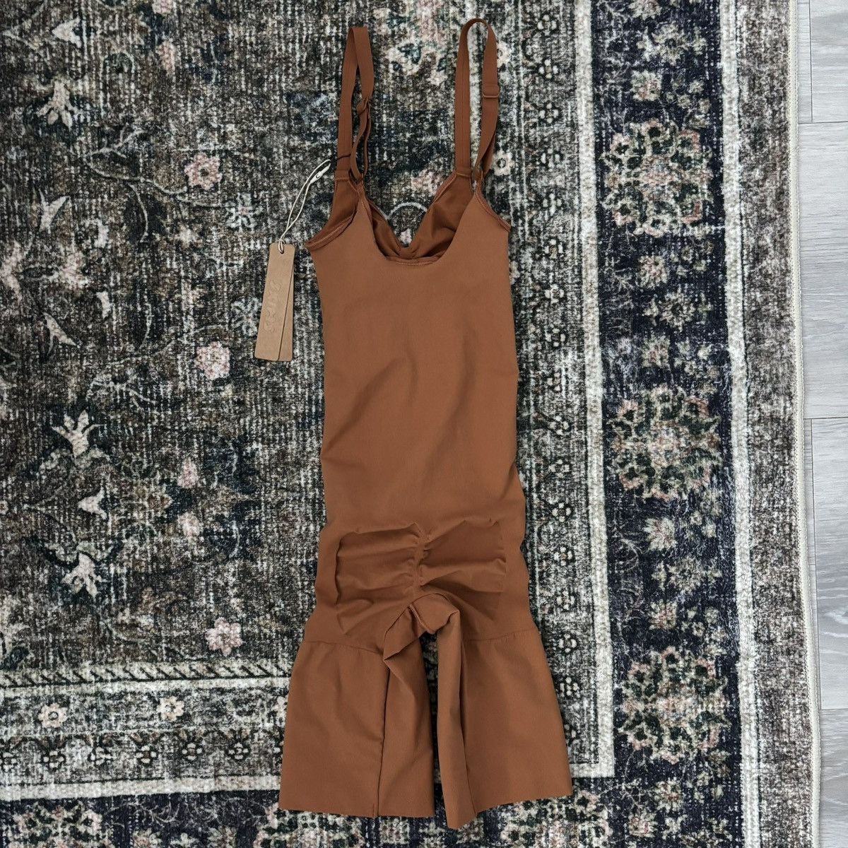 SKIMS Everyday Sculpt Mid Thigh Bodysuit in Bronze shapewear Size XS / US 0-2 / IT 36-38 - 3 Thumbnail