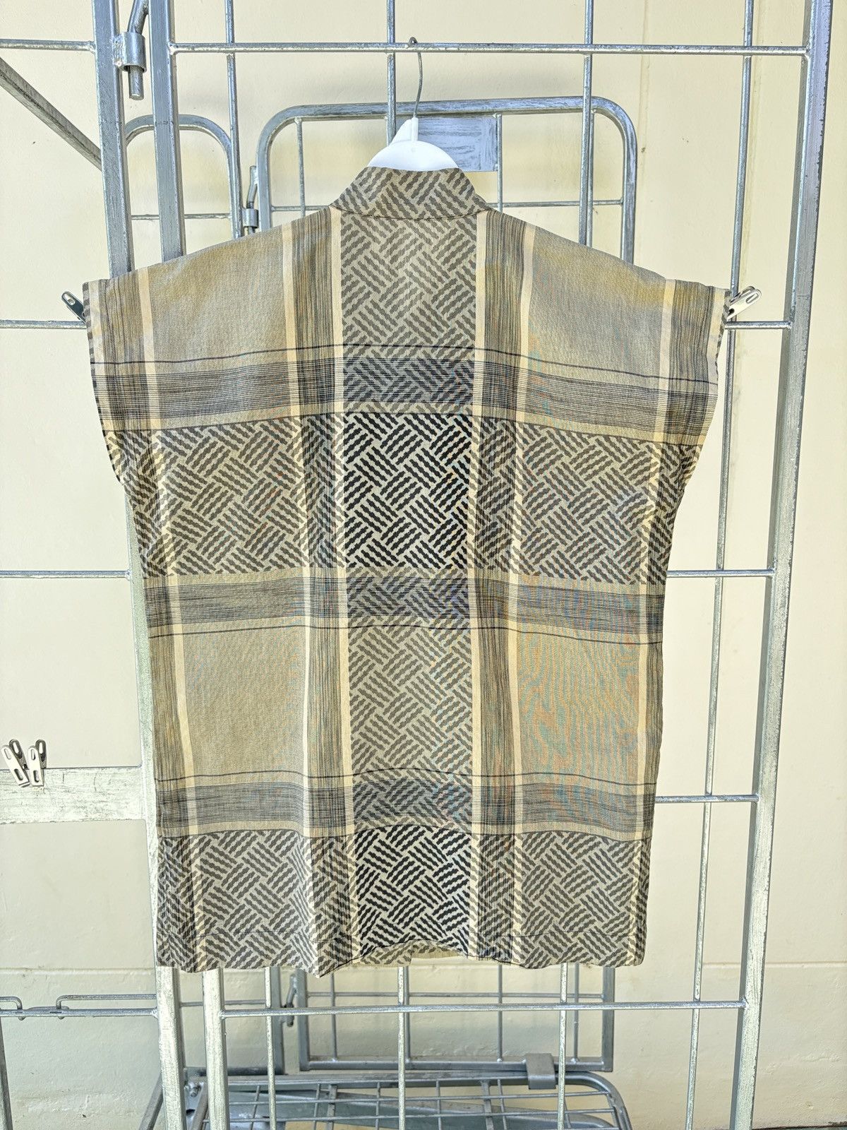 Issey Miyake Issey Miyake vintage sleeveless blouse Size M / US 6-8 / IT 42-44 - 9 Thumbnail